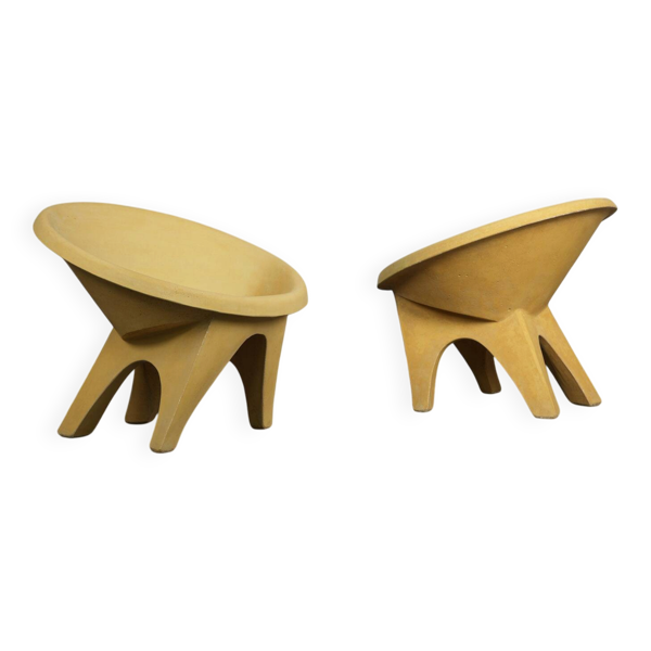 Paire rare de fauteuils en béton sculptural en forme de sphère, Italie, années 1960.