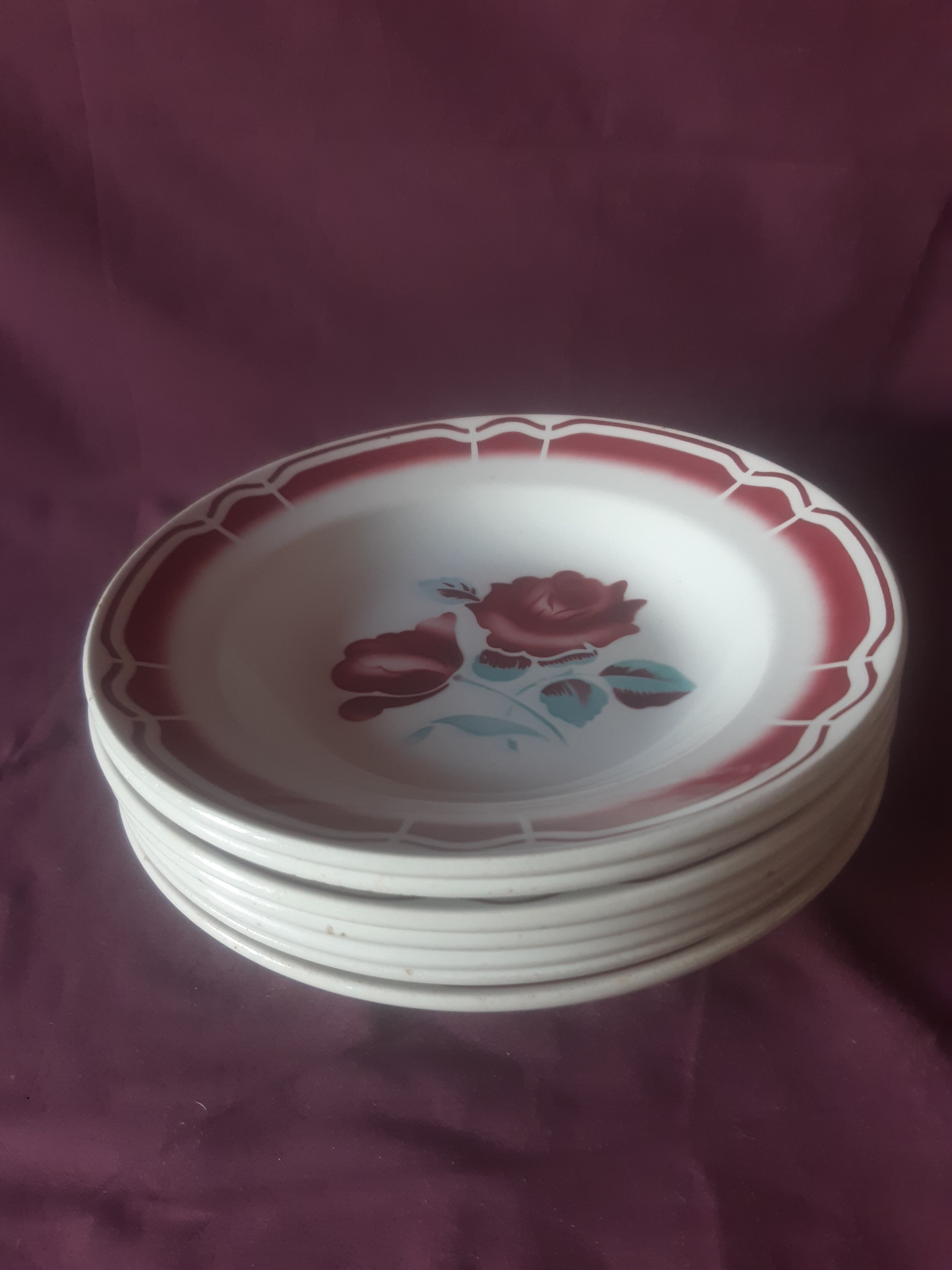 Set of 7 hollow plates