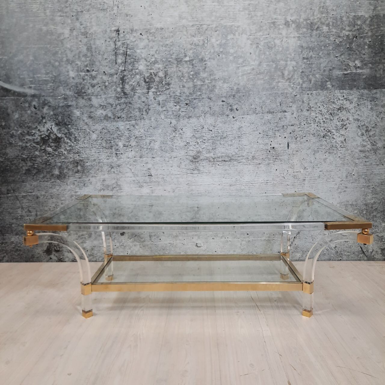 Square coffee table in brass, lucite and glass hollywood regency