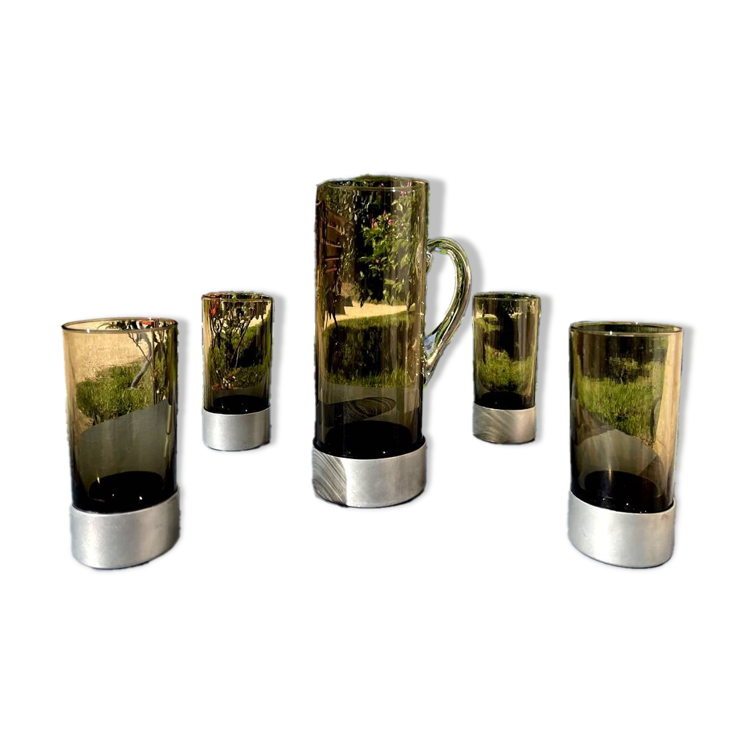 Service a orangeade une cruche et ses 4 verres assortis couleur fume metal