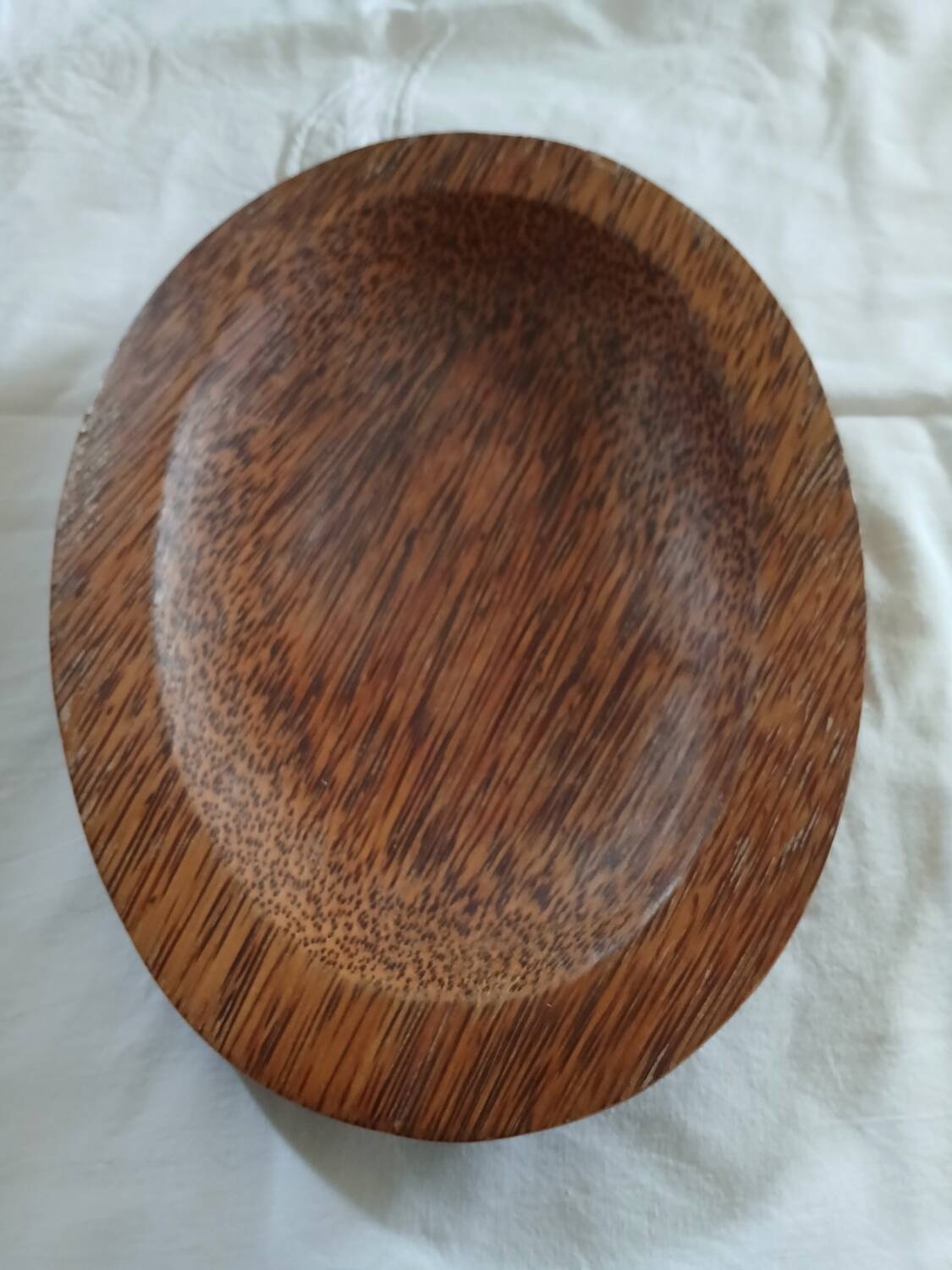 2 coconut wood dishes