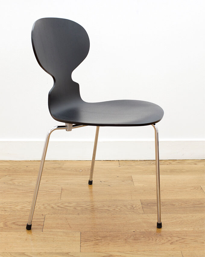 Table et chaises d'Arne Jacobsen édition Fritz Hansen