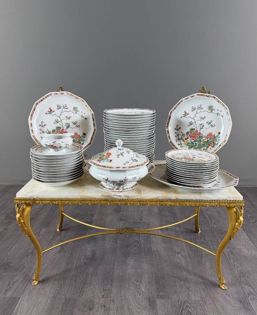 Bernardaud Limoges table service, "Hong-Kong" model, 53 pieces, 20th century.