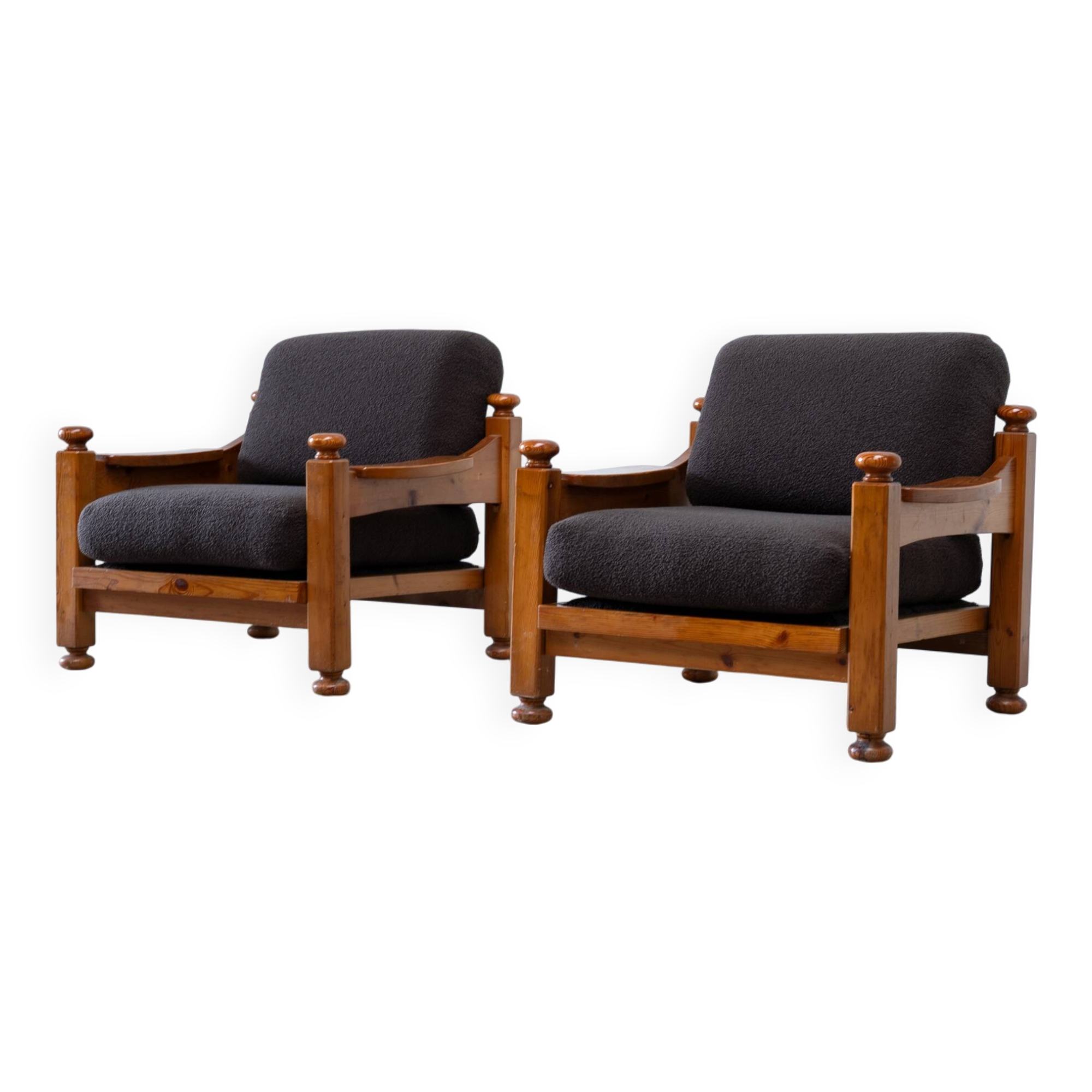 Set of two pine lounge chairs