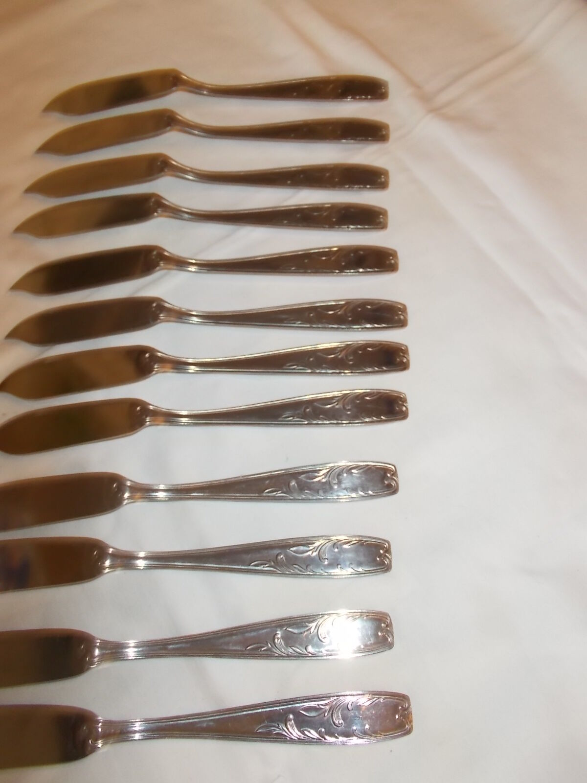 lot 12 metal fish cutlery