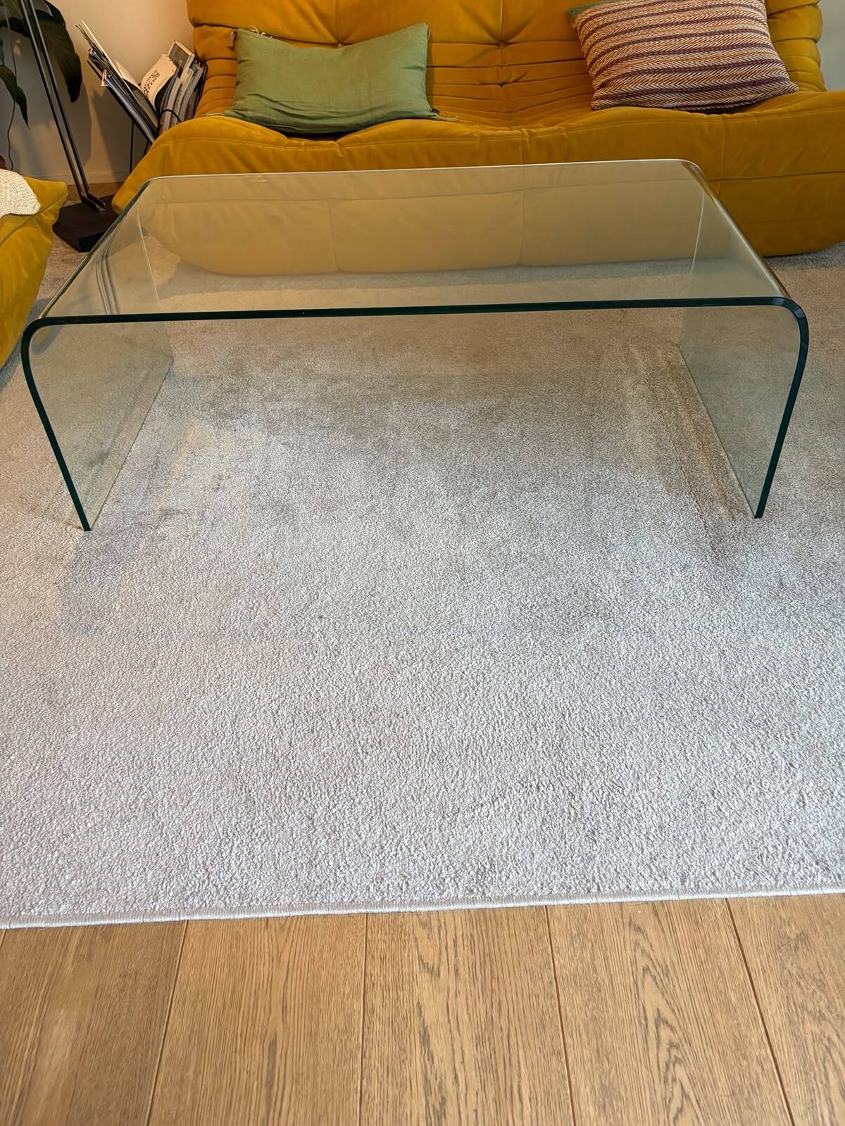 Glass coffee table "bridge"