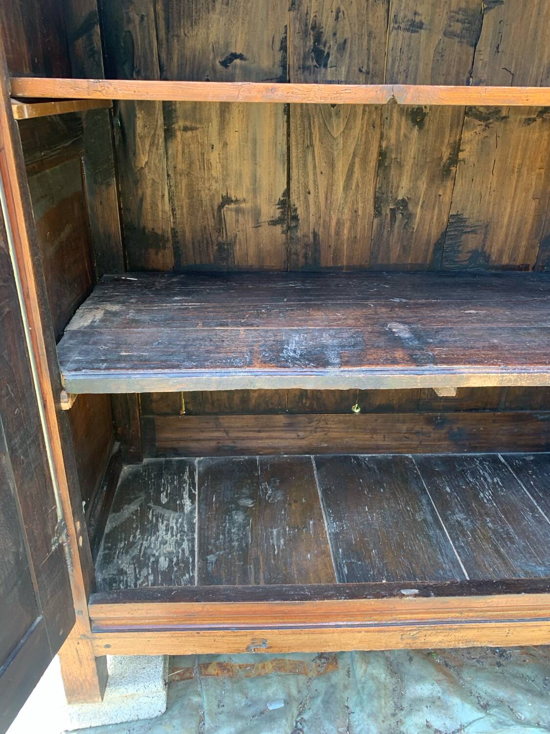 Armoire bassette de style louis XIII epoque 18 eme