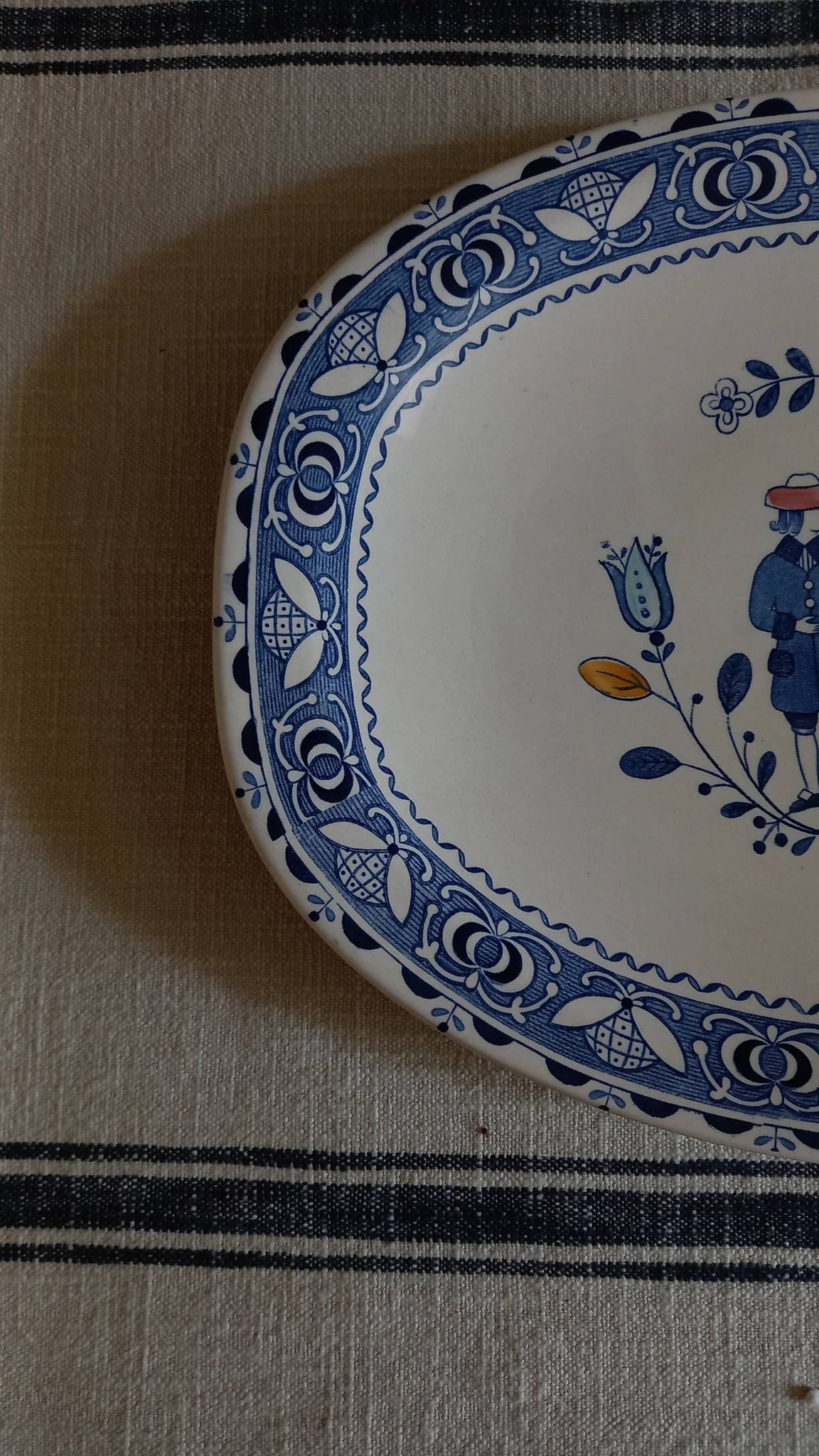 Oval plate Johnson Brothers "Hearts & Flowers"