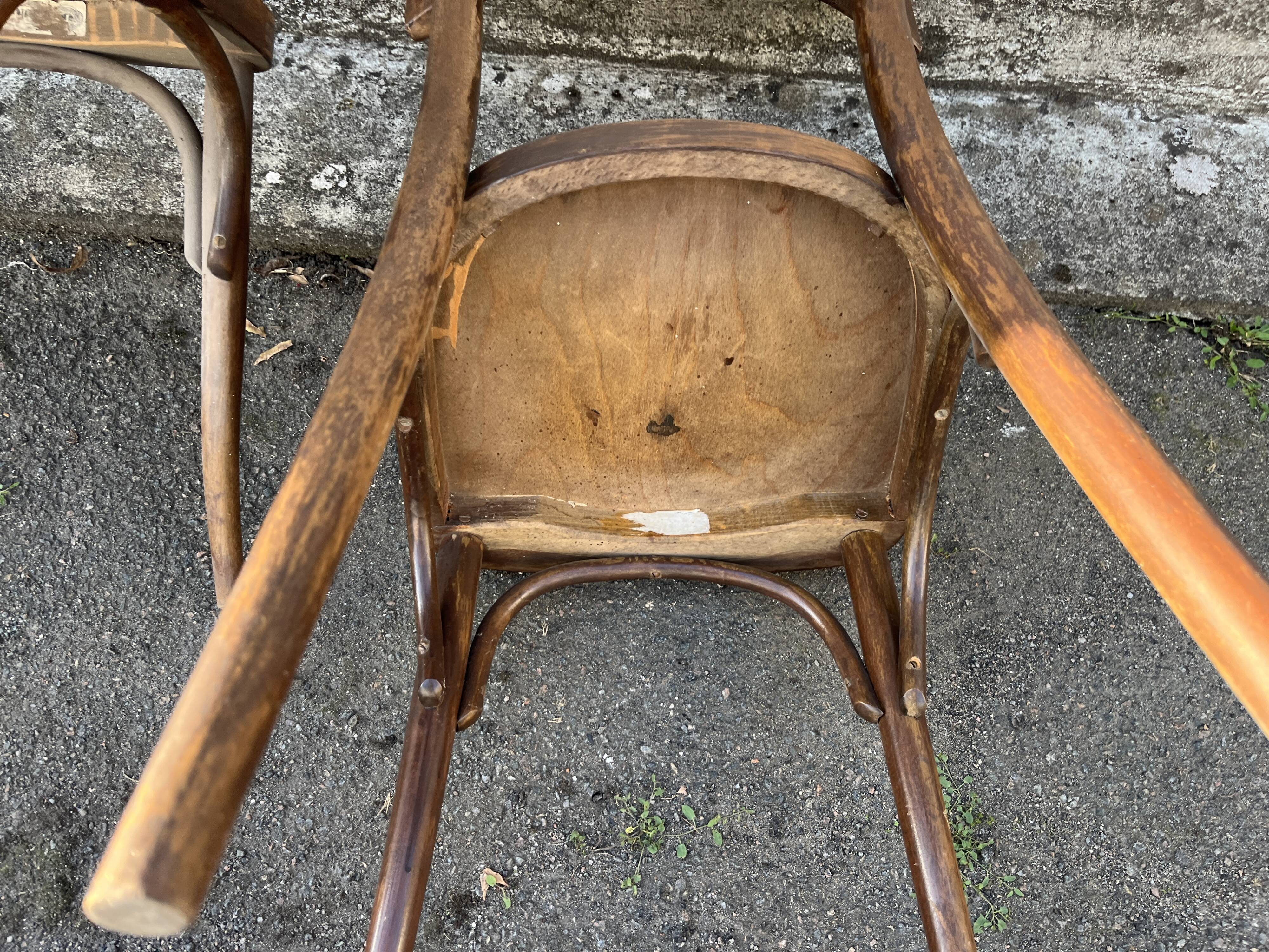Set of 4 original Thonet wooden bistro chairs