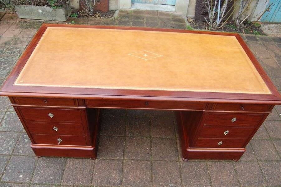 Very large Louis Philippe period mahogany pedestal desk from the 19th century