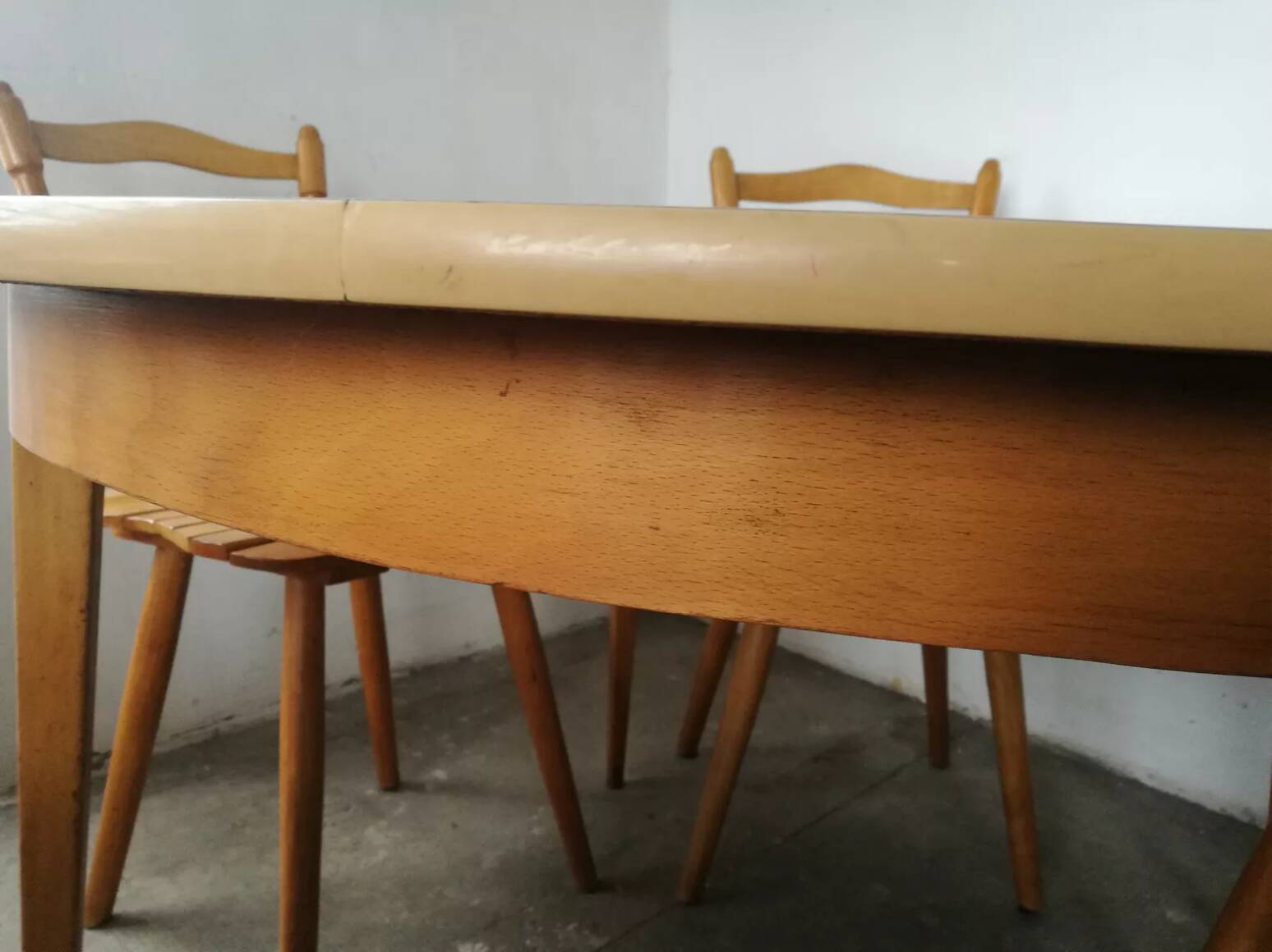 Table style scandinave bois et formica