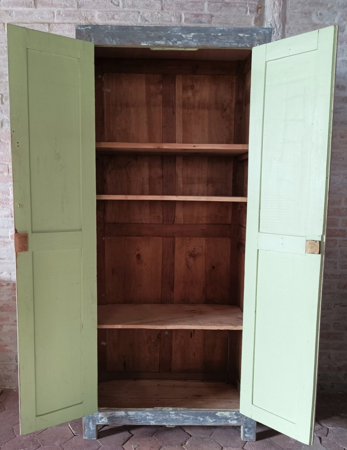 Armoire parisienne