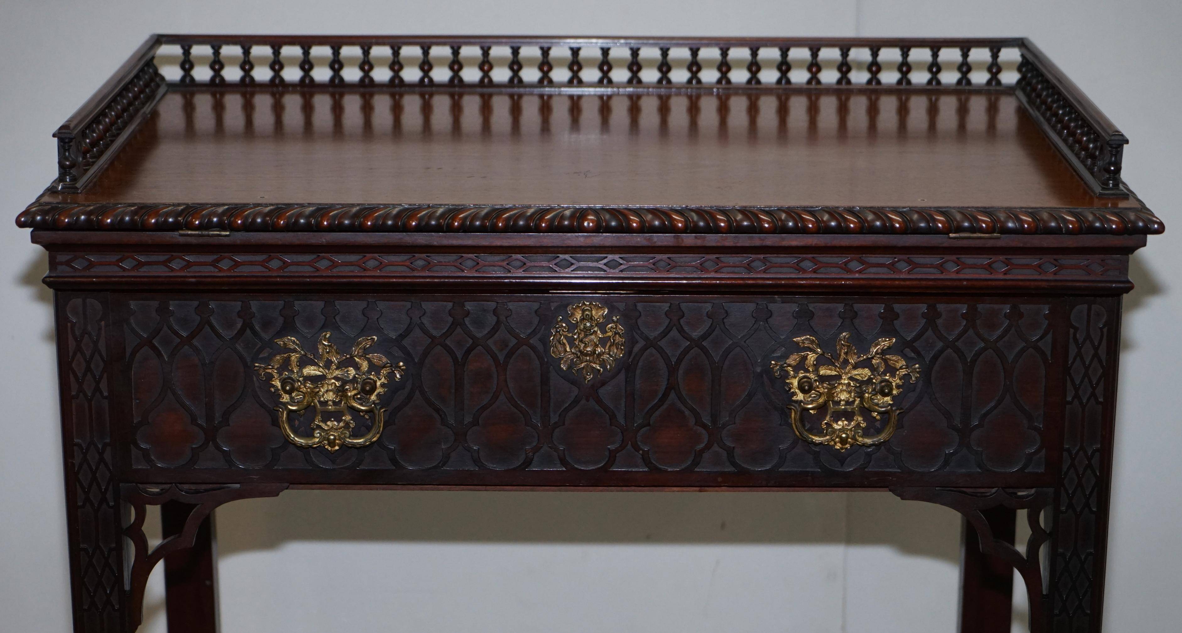 Bureau de travail d'architecte en bois dur George III Thomas Chippendale