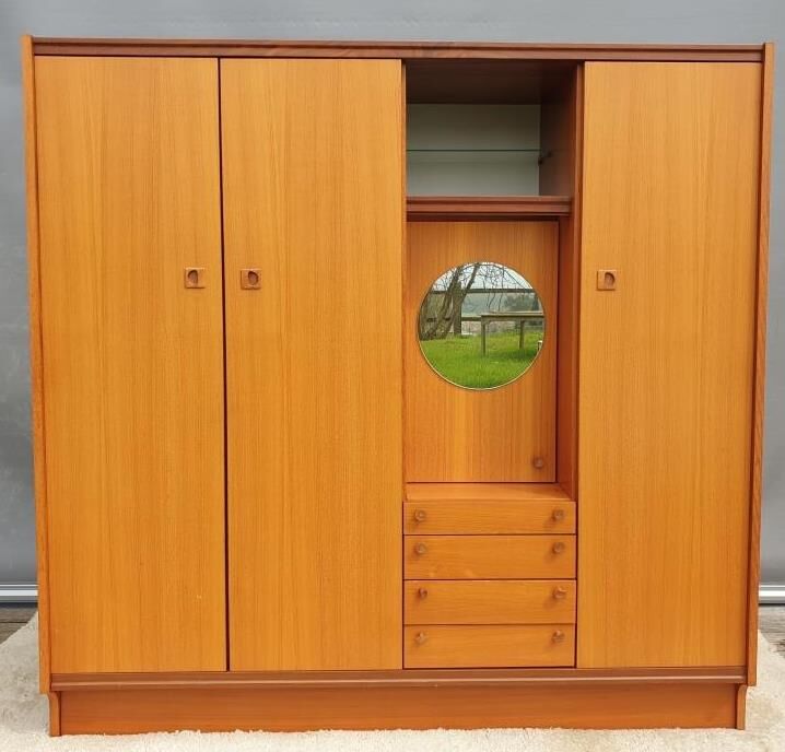 Scandinavian dressing cabinet with round mirror