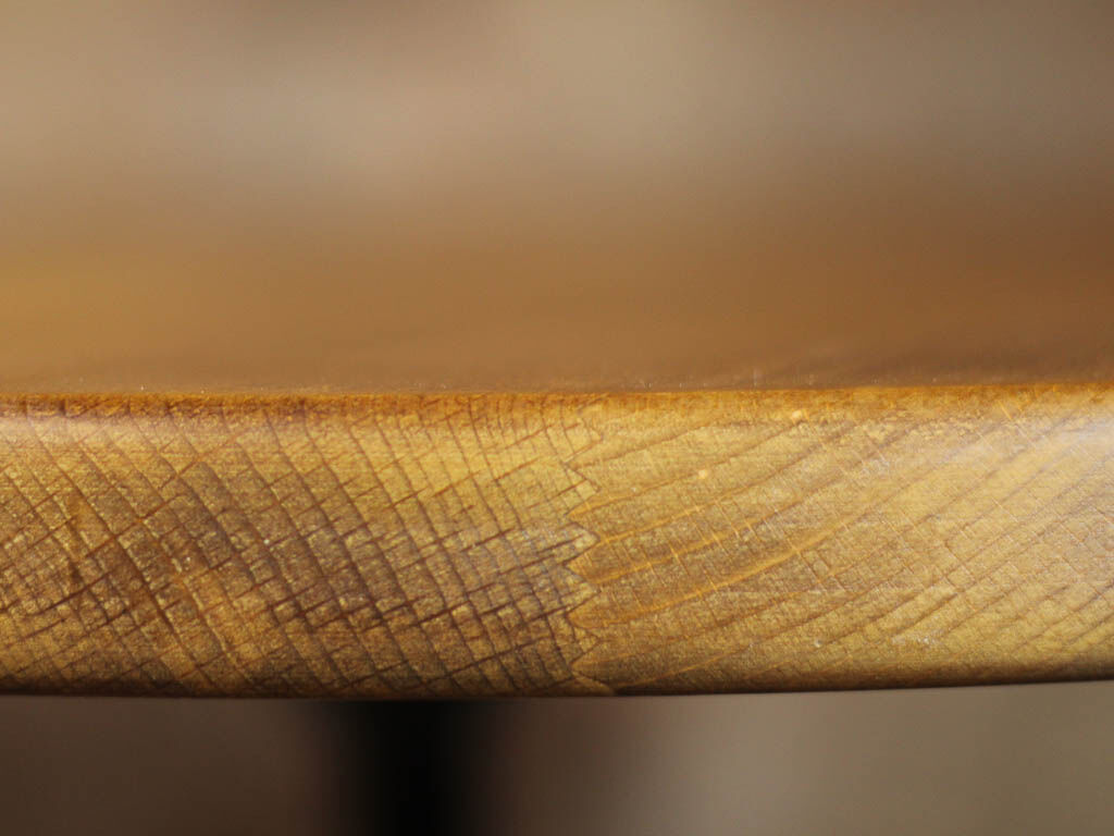 Side table, round platter in massive oak