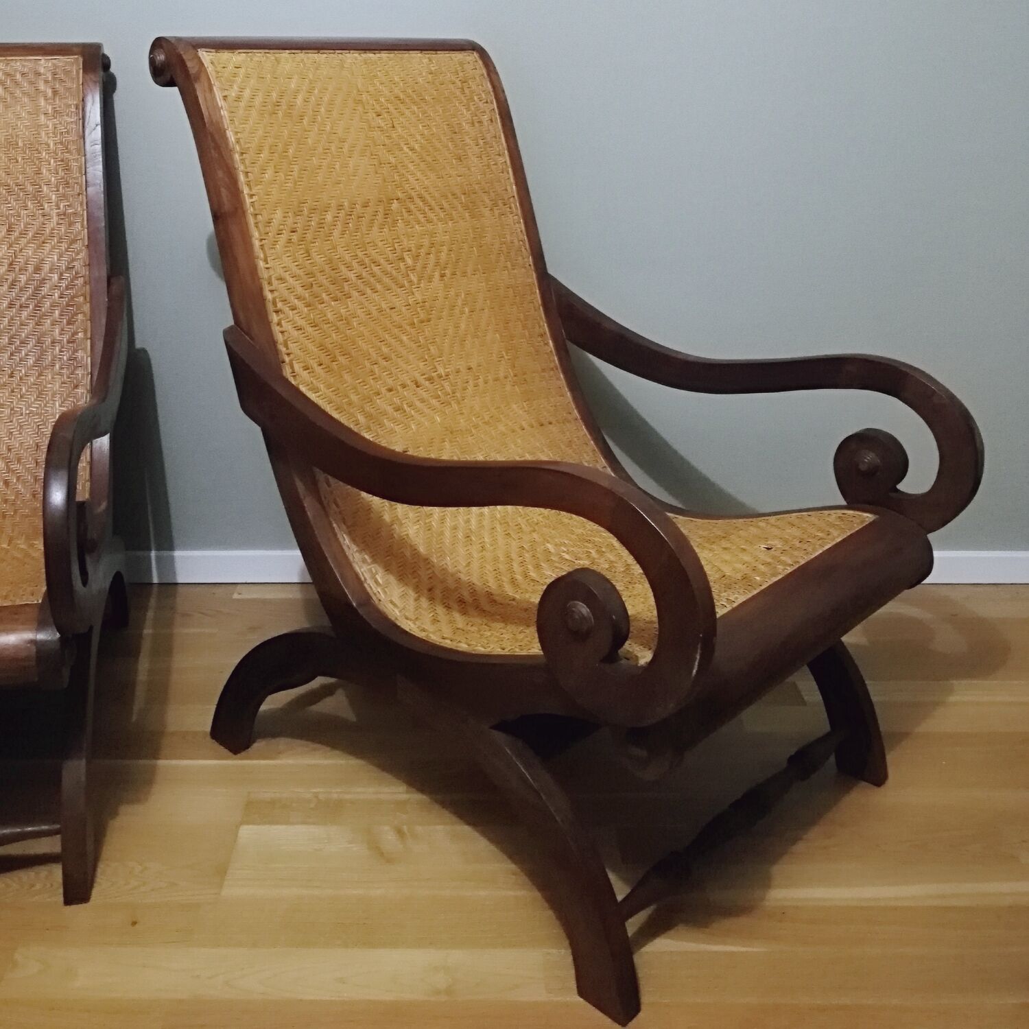 Deux fauteuils coloniaux planteurs