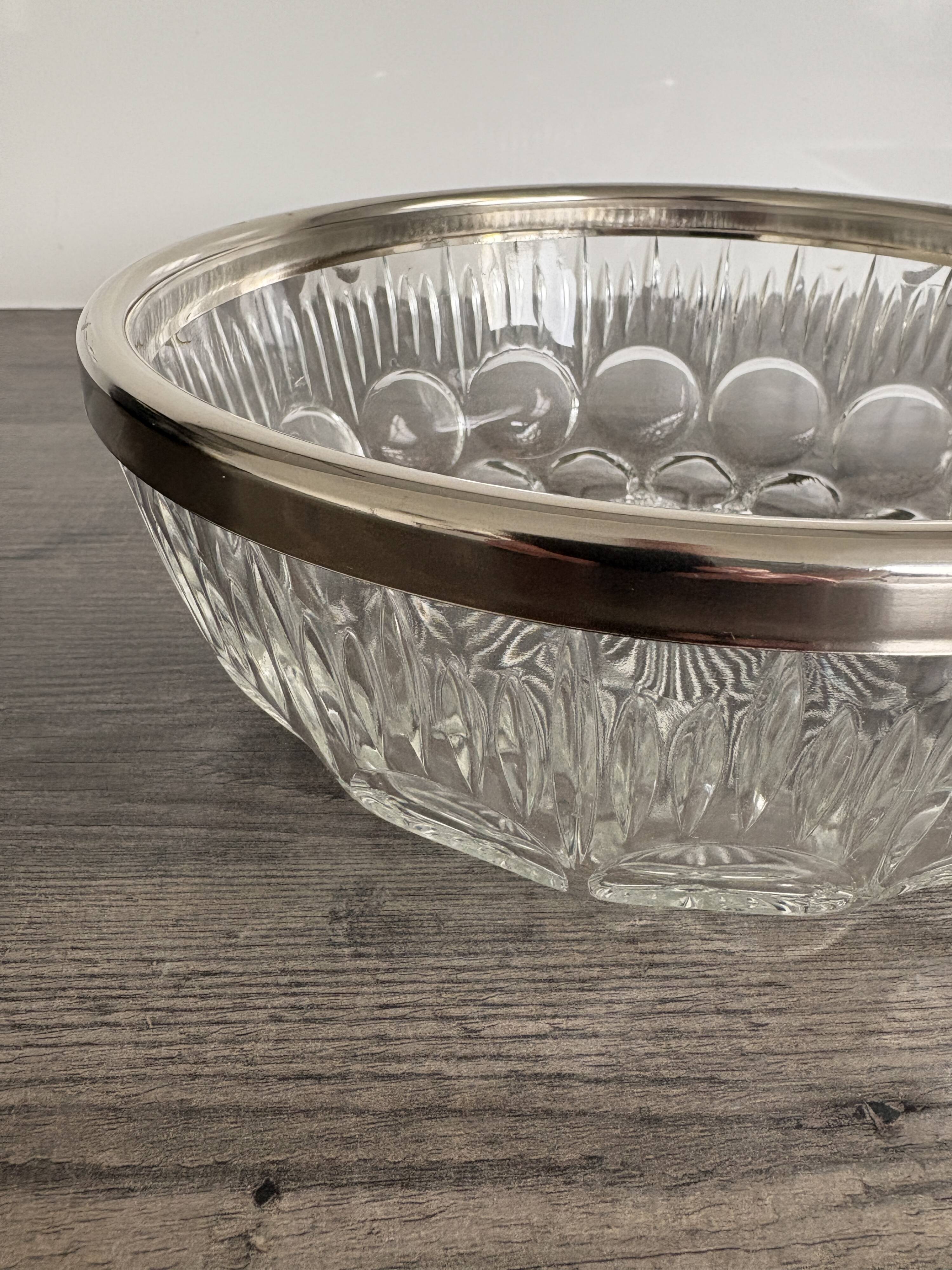 Vintage salad bowl in moulded glass and silver-plated metal.