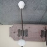 Wall coat rack in wood and porcelain