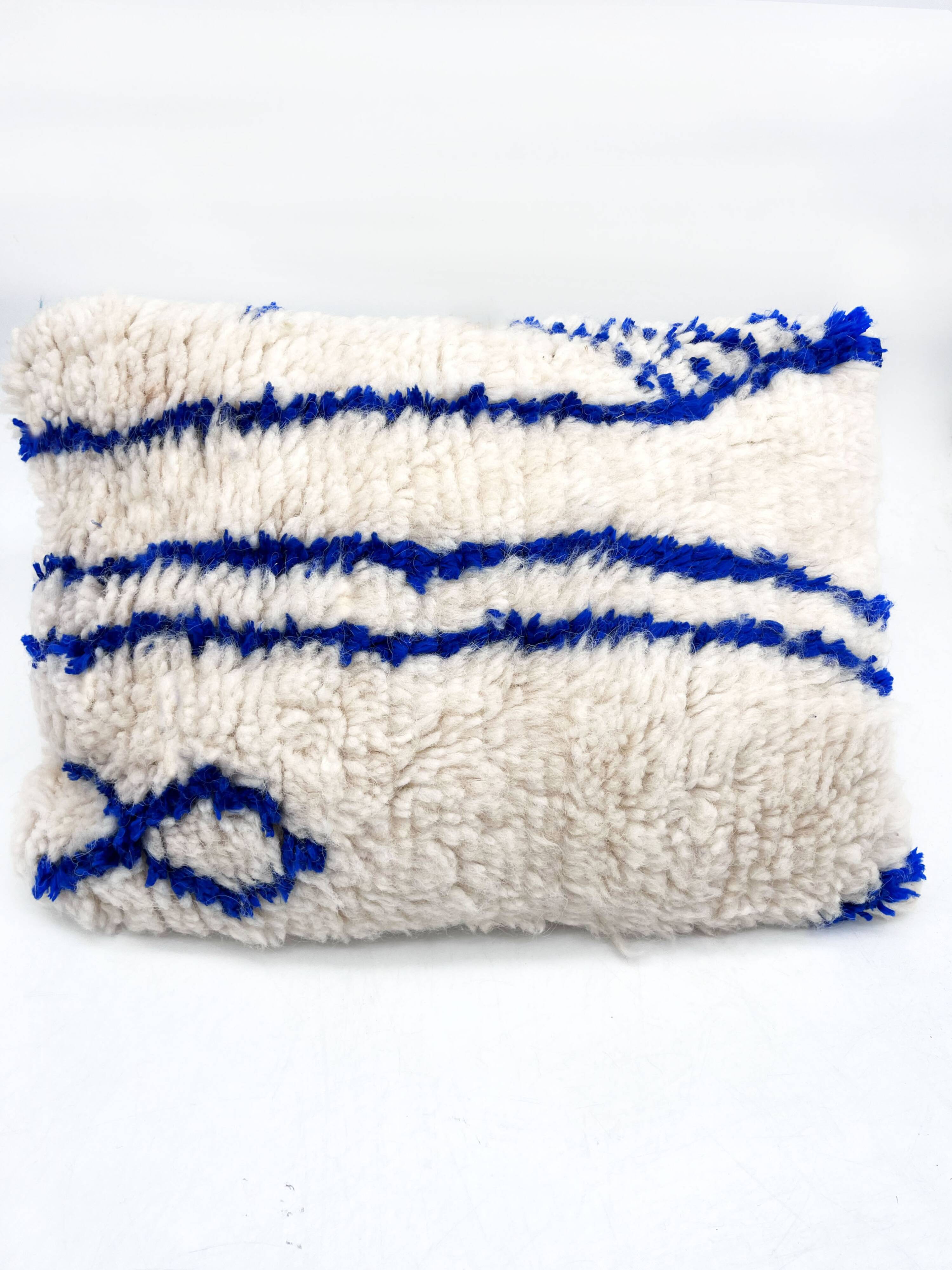 Ecru Moroccan Azilal cushion cover with Majorelle blue patterns 60x40cm