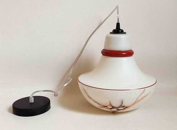 Suspension Années 70 Opaline blanche effet givré et marbré Hauteur 120 cm