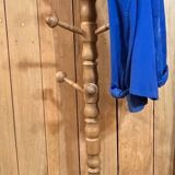 Oak parrot coat rack