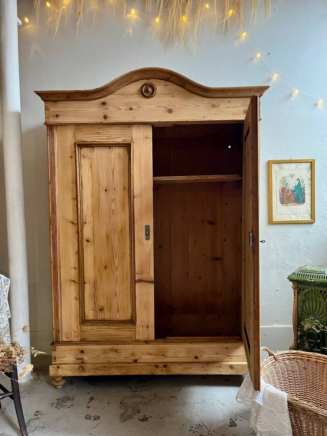 Hat cabinet with 2 doors
