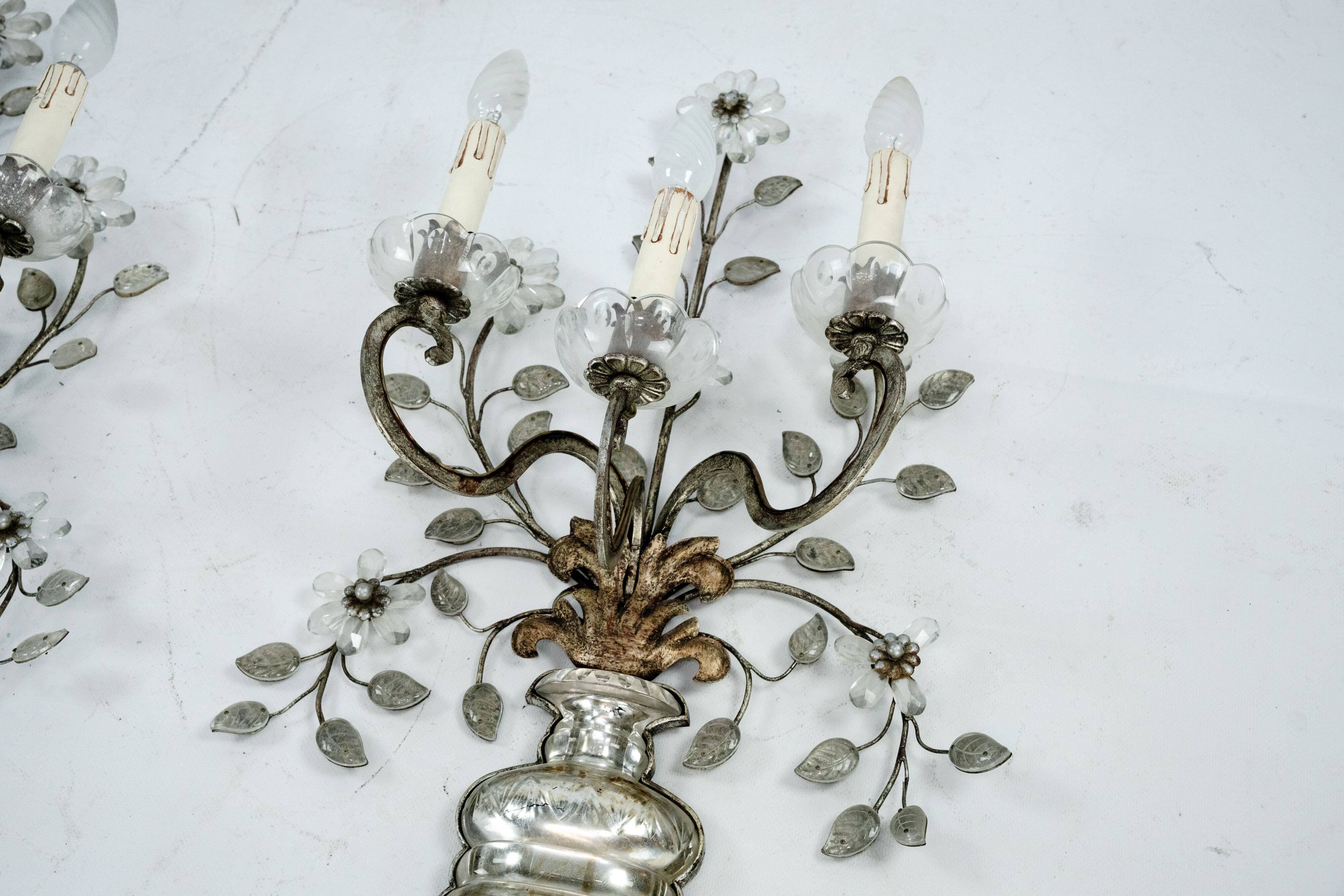 Paire de appliques en cristal et bronze Maison Bagues, années 1960.