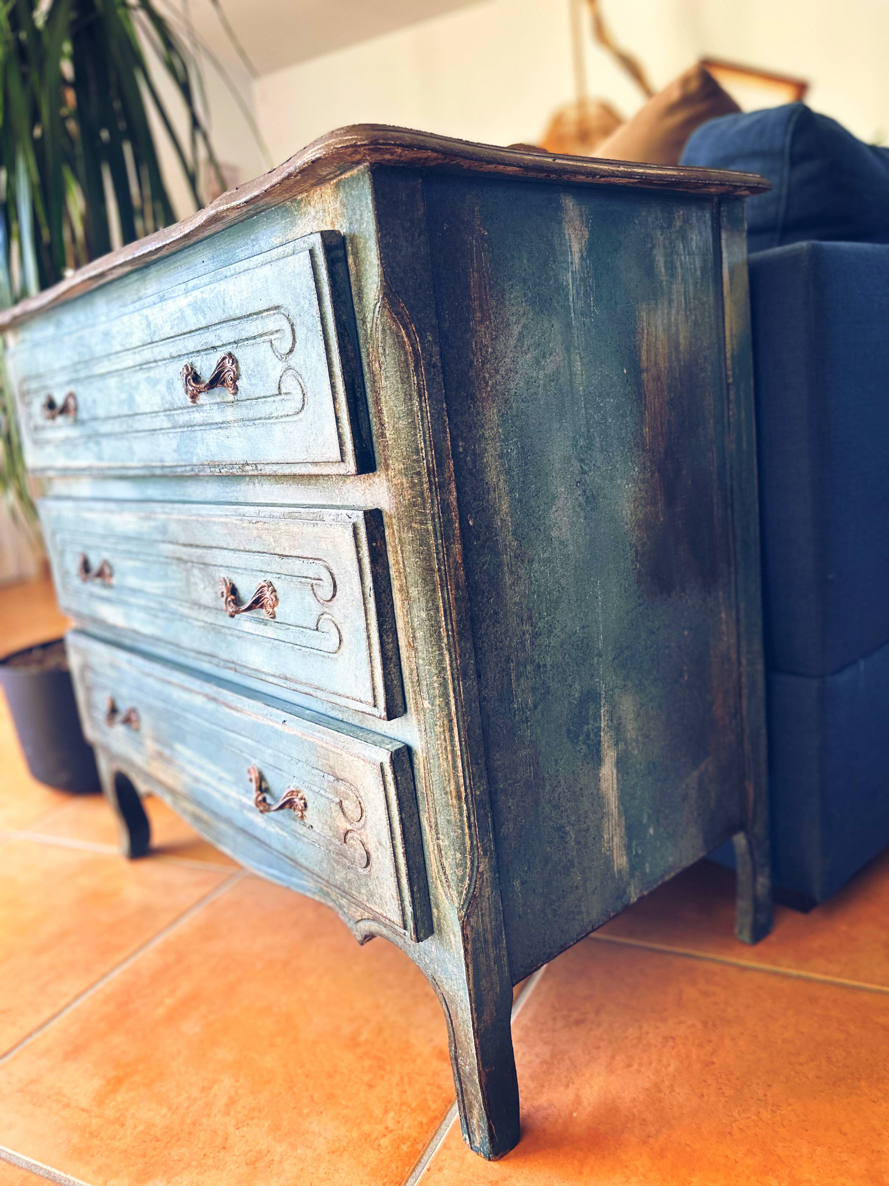 Antique commode with a patina in the Tuscan technique.