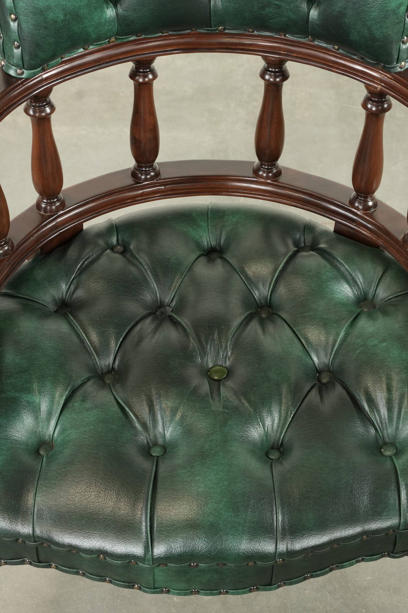 Chaise de bureau Chesterfield de style anglais en cuir vert