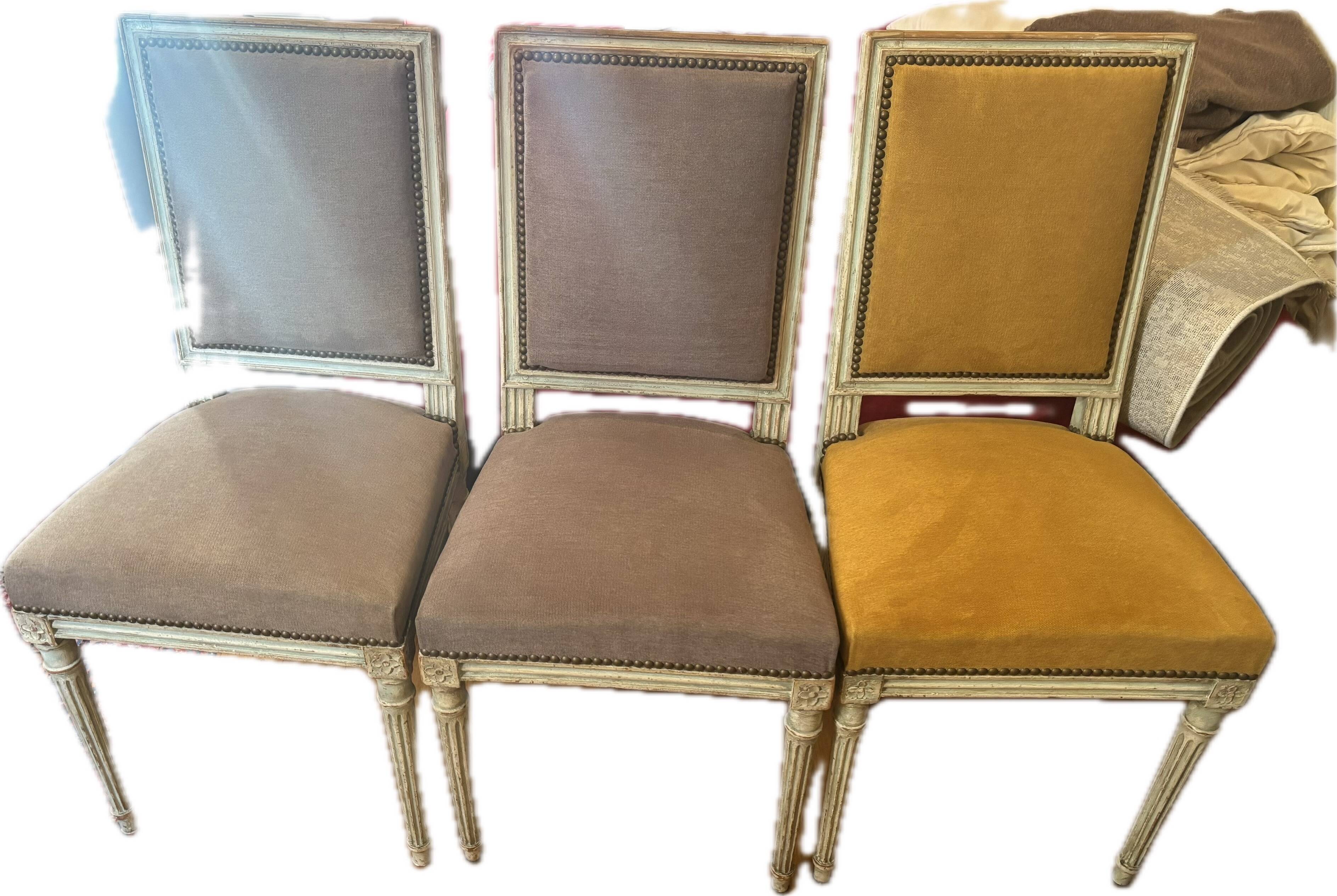 10 chaises style Louis XVI, refaites à neuf d'excellente facture
