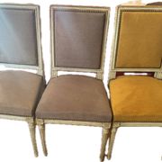 10 chaises style Louis XVI, refaites à neuf d'excellente facture