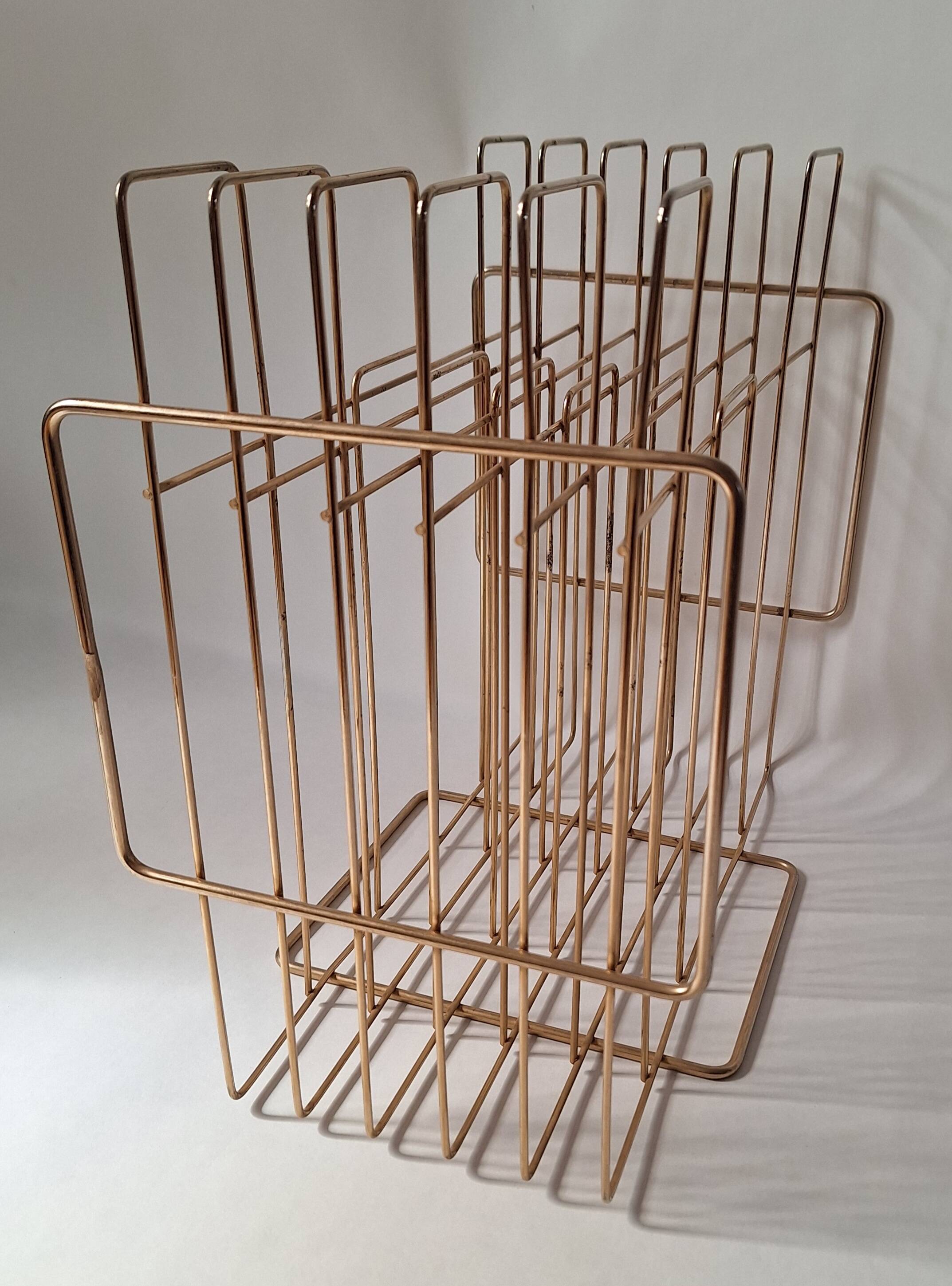 Vinyl record holder / magazine holder