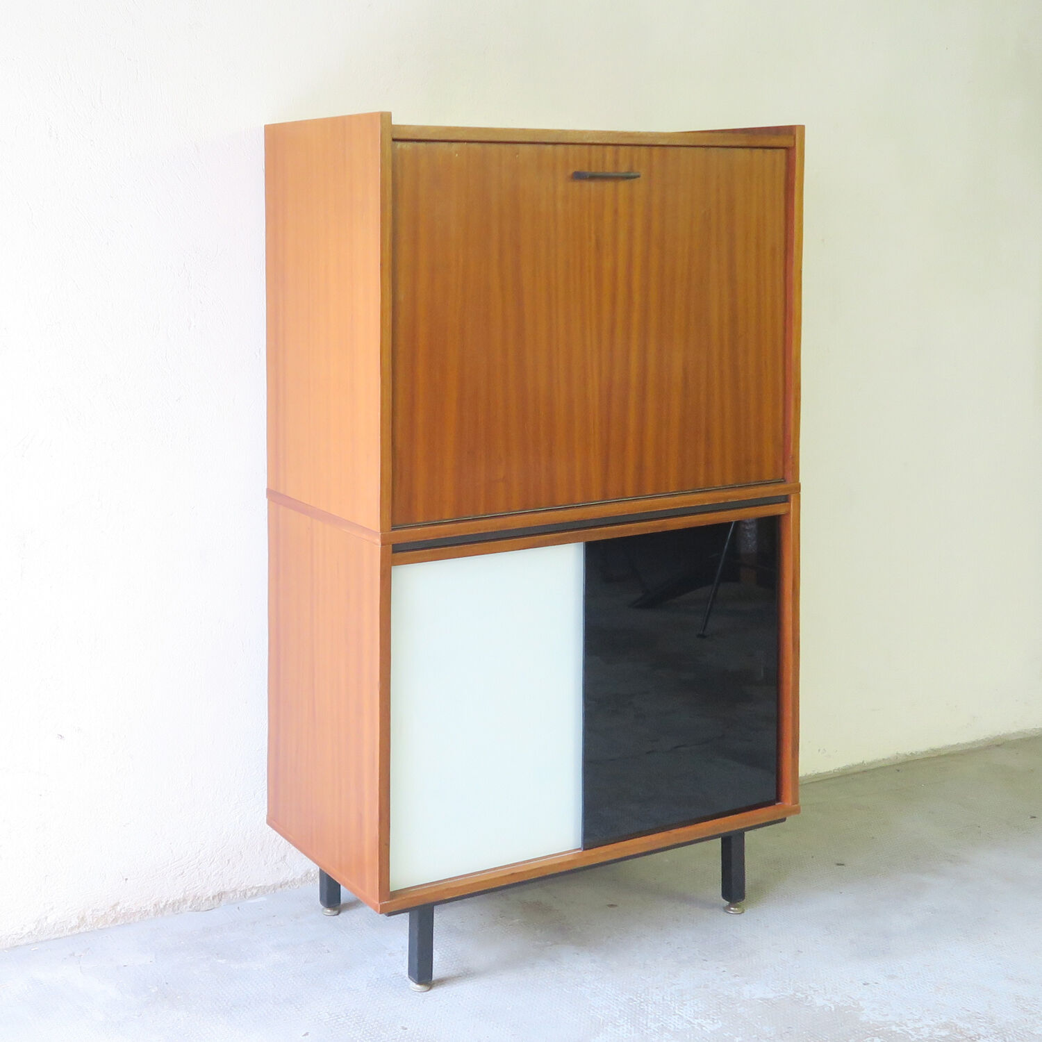 Modernist Secretary