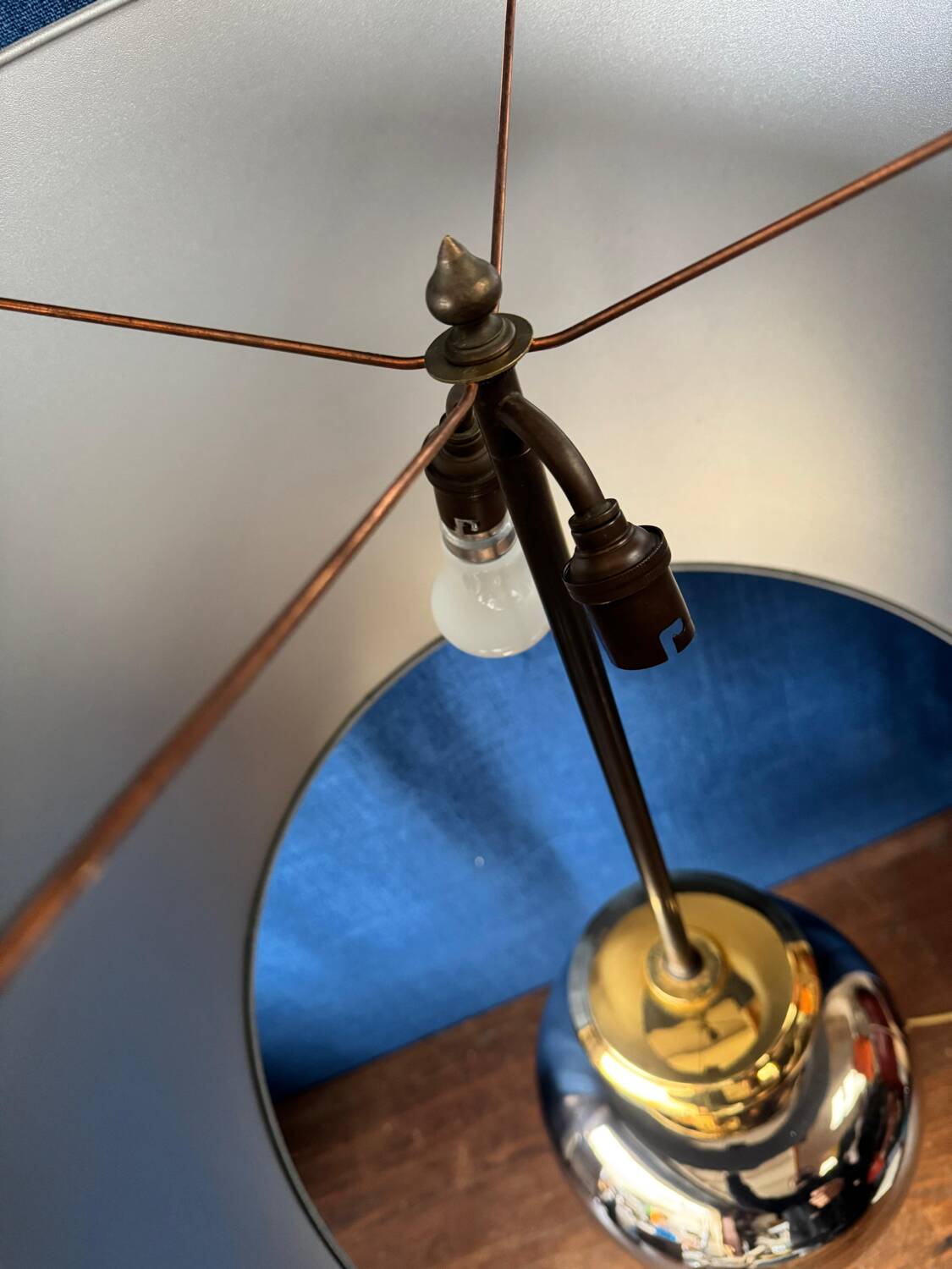 Italian design lamp in silver and gold ceramic. 1970s.