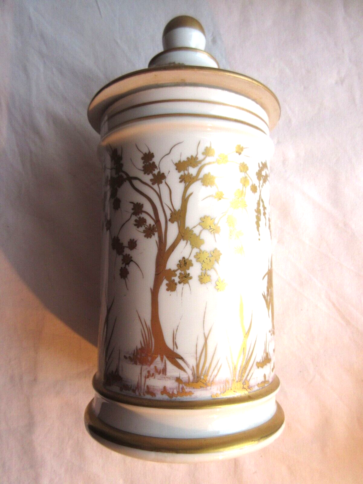 Pharmacy pot, Paris porcelain Asian decoration with fine gold: Napoleon III