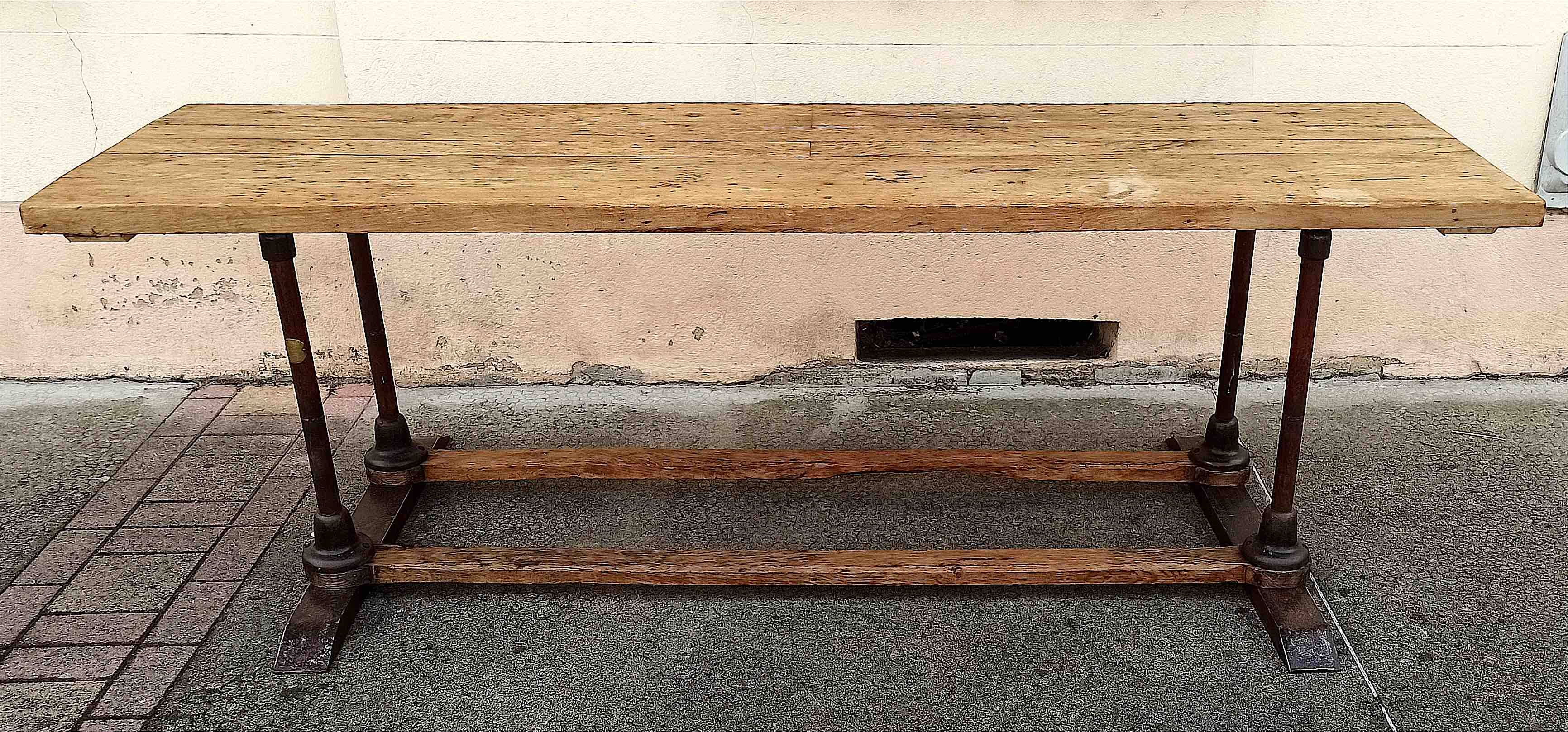 Table d'atelier ou table à manger Longueur 2,60 m Hauteur 74,7 cl