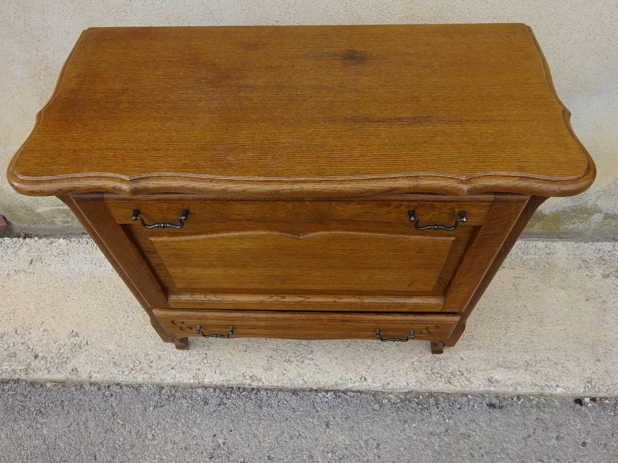 Small oak buffet in Louis XV style
