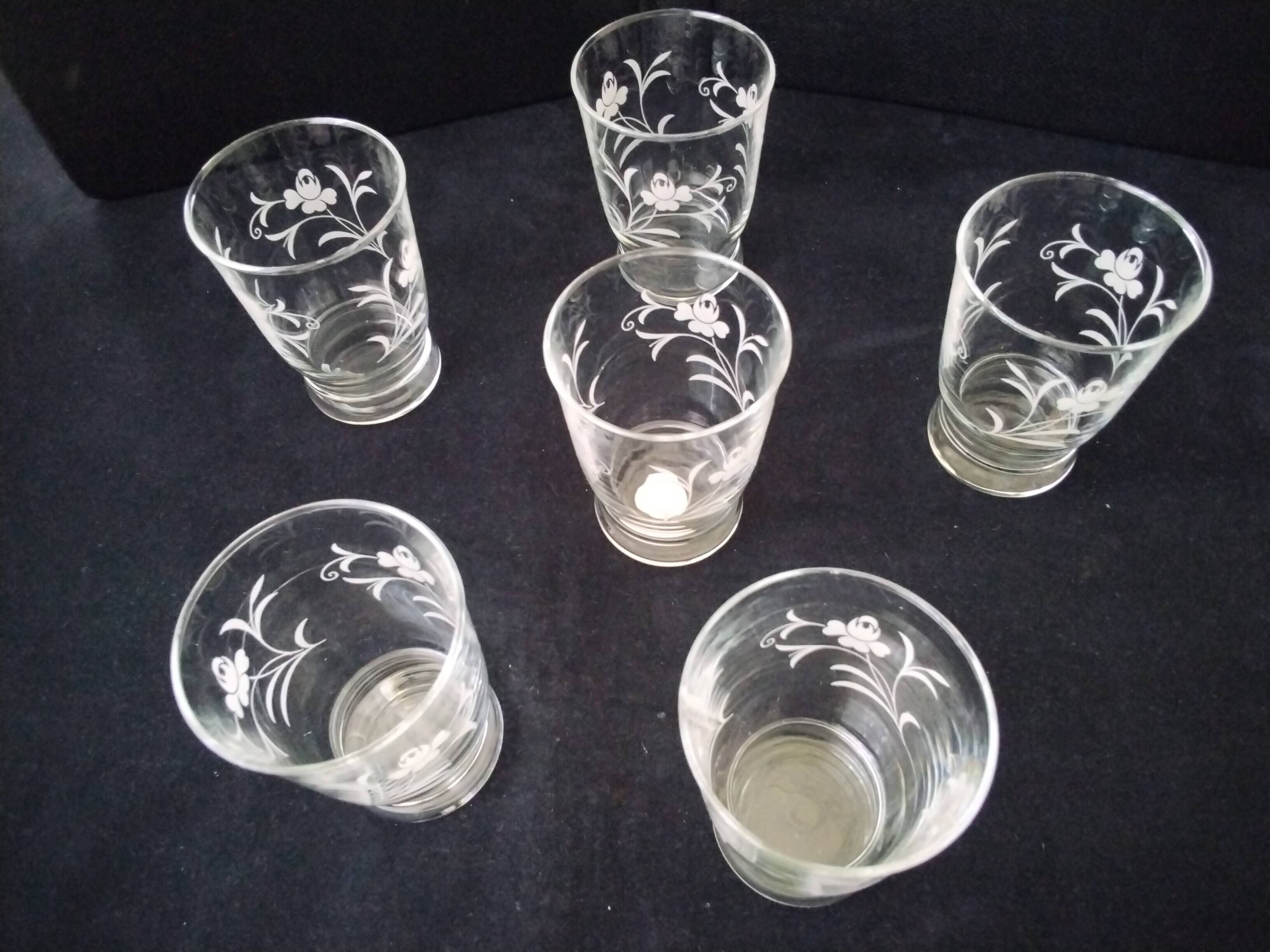 6 Vintage goblet-shaped table glasses Engraved decor