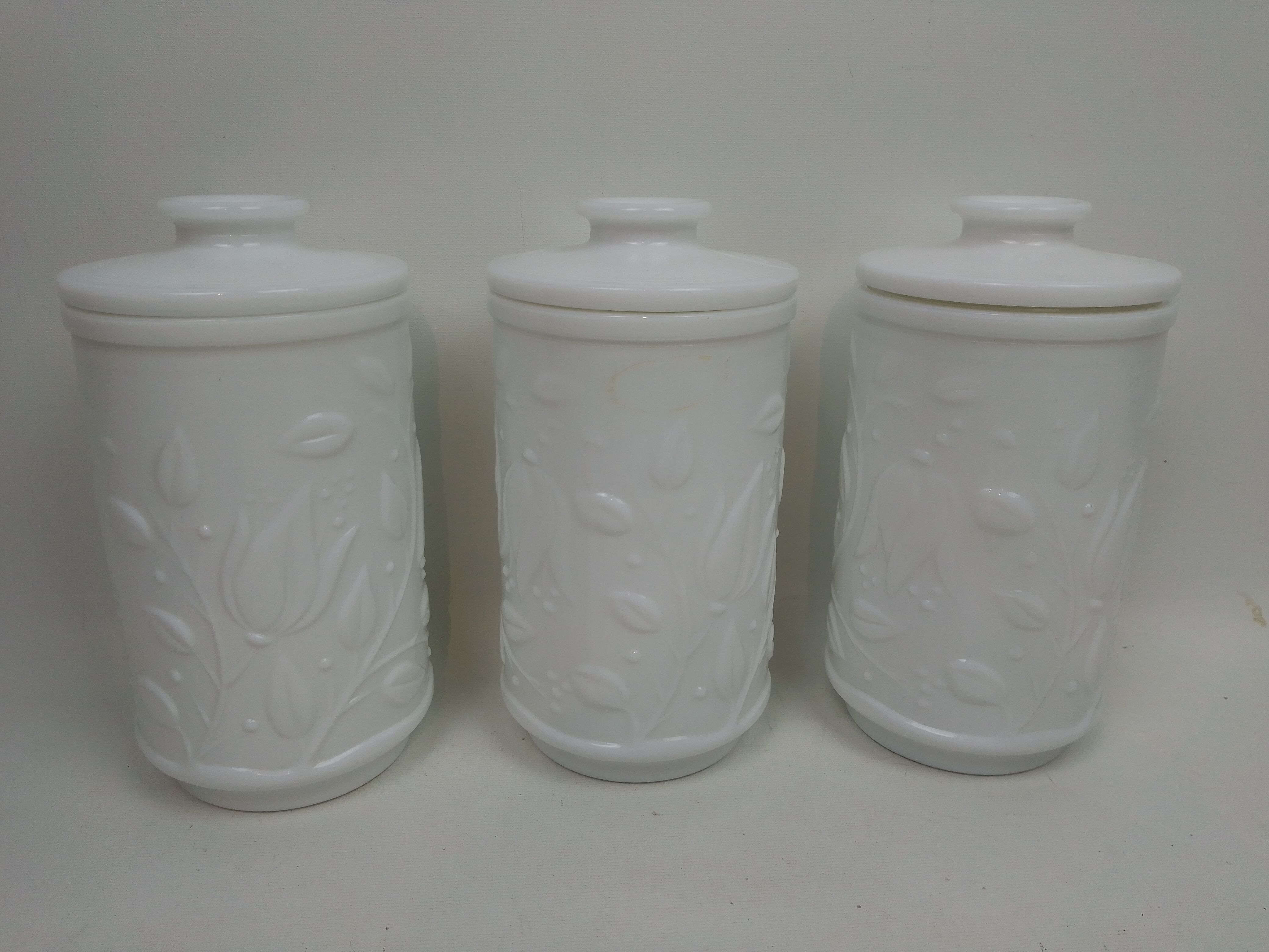 3 airtight opaline glass jars