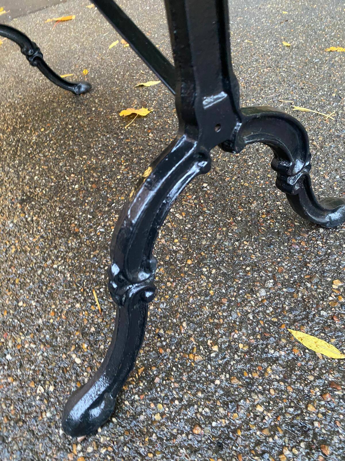 Table de bistrot marbre ovale et acier noire pétrole 4 couverts 140cm