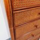 Commode chiffonnier semainier vintage en rotin, bois et cannage