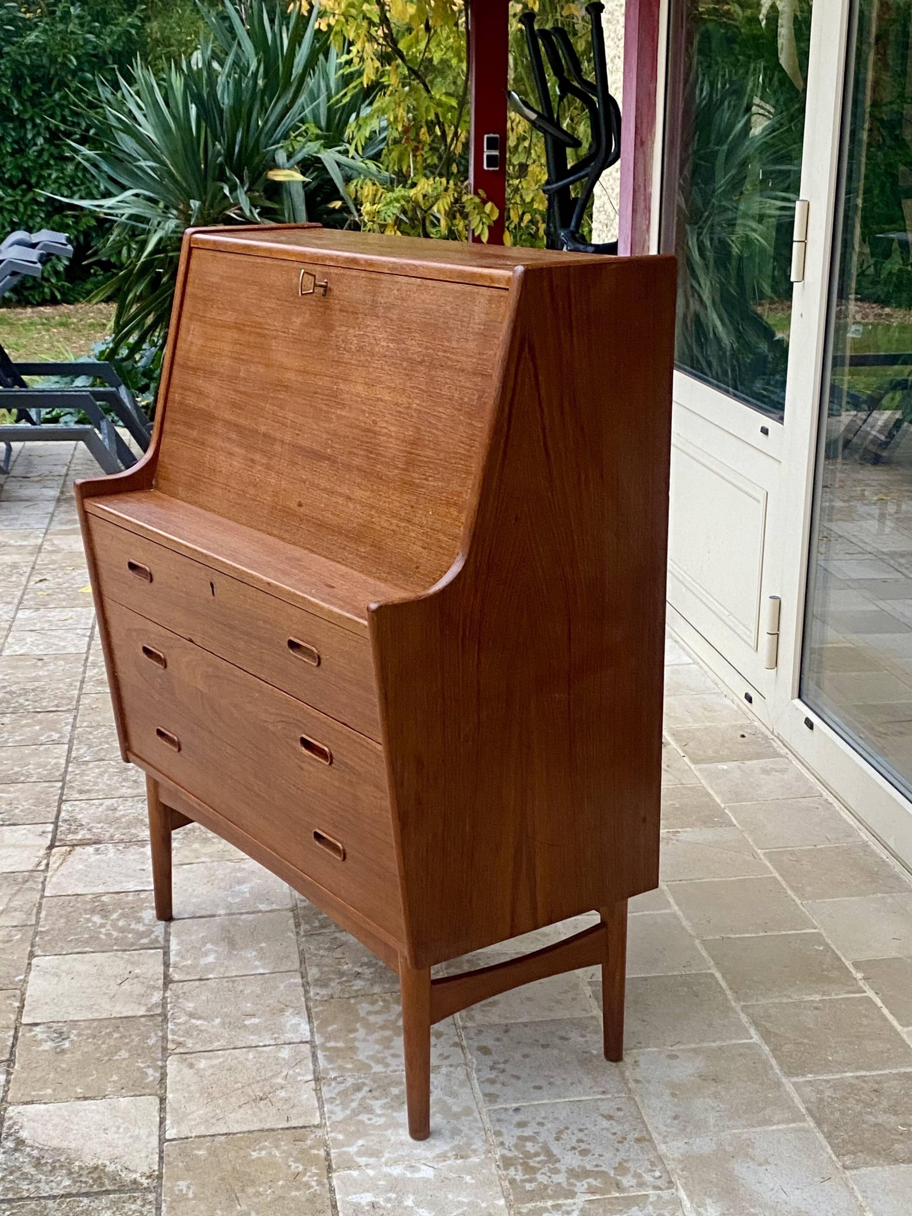 Danish secretary/desk model 37 by Arne Wahl Iversen for Vinde Møbe