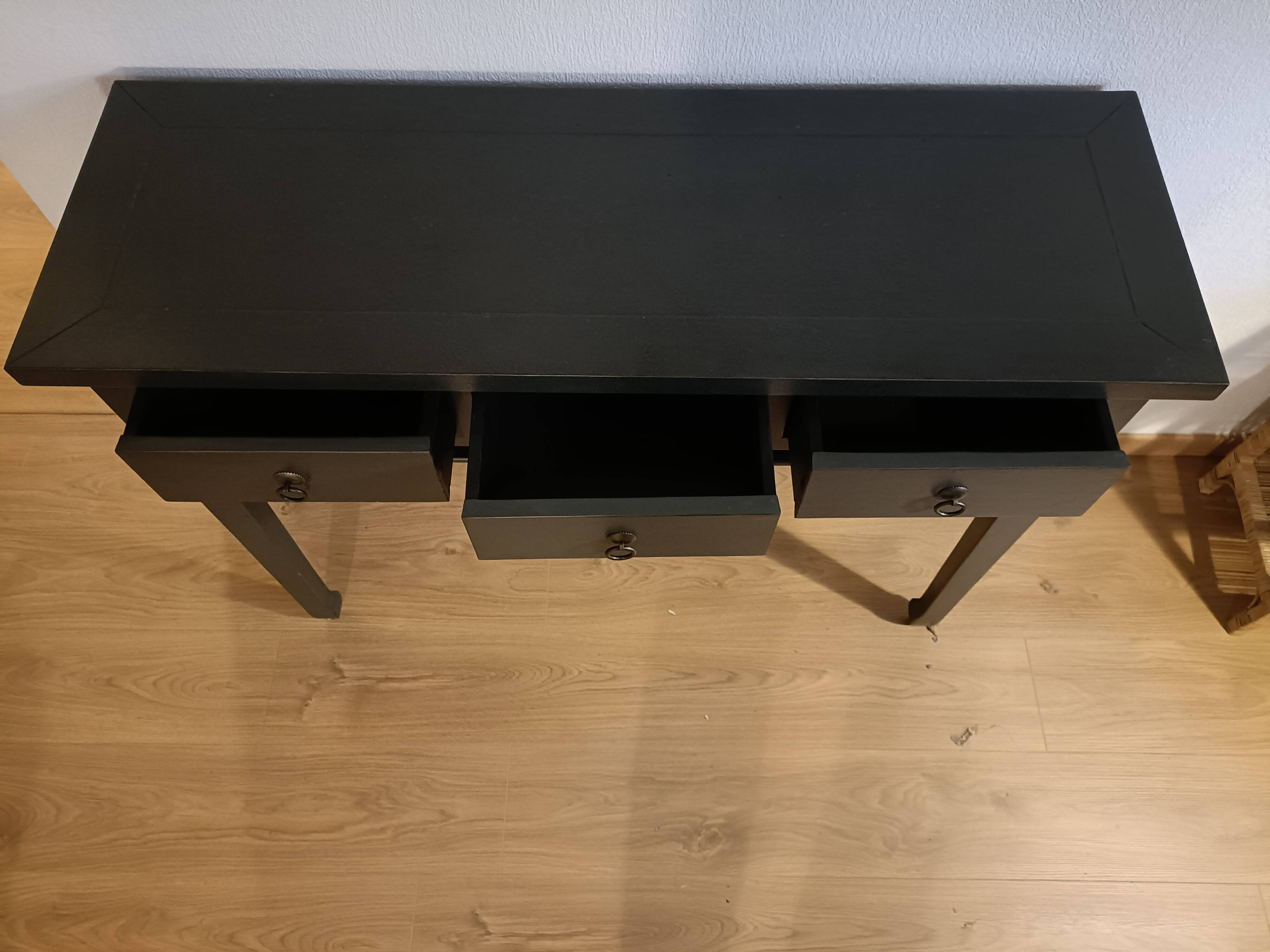 Console in pine japan jade tika