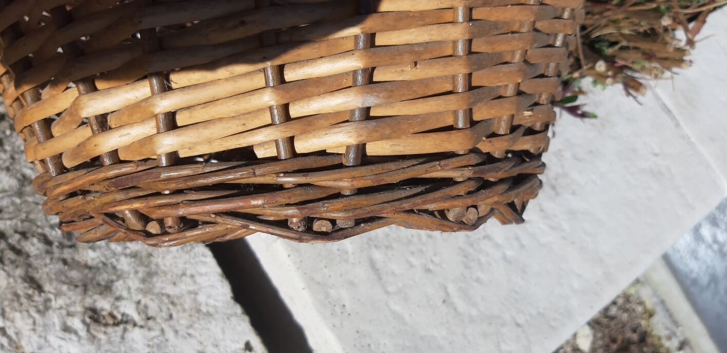 old wicker basket 60/70