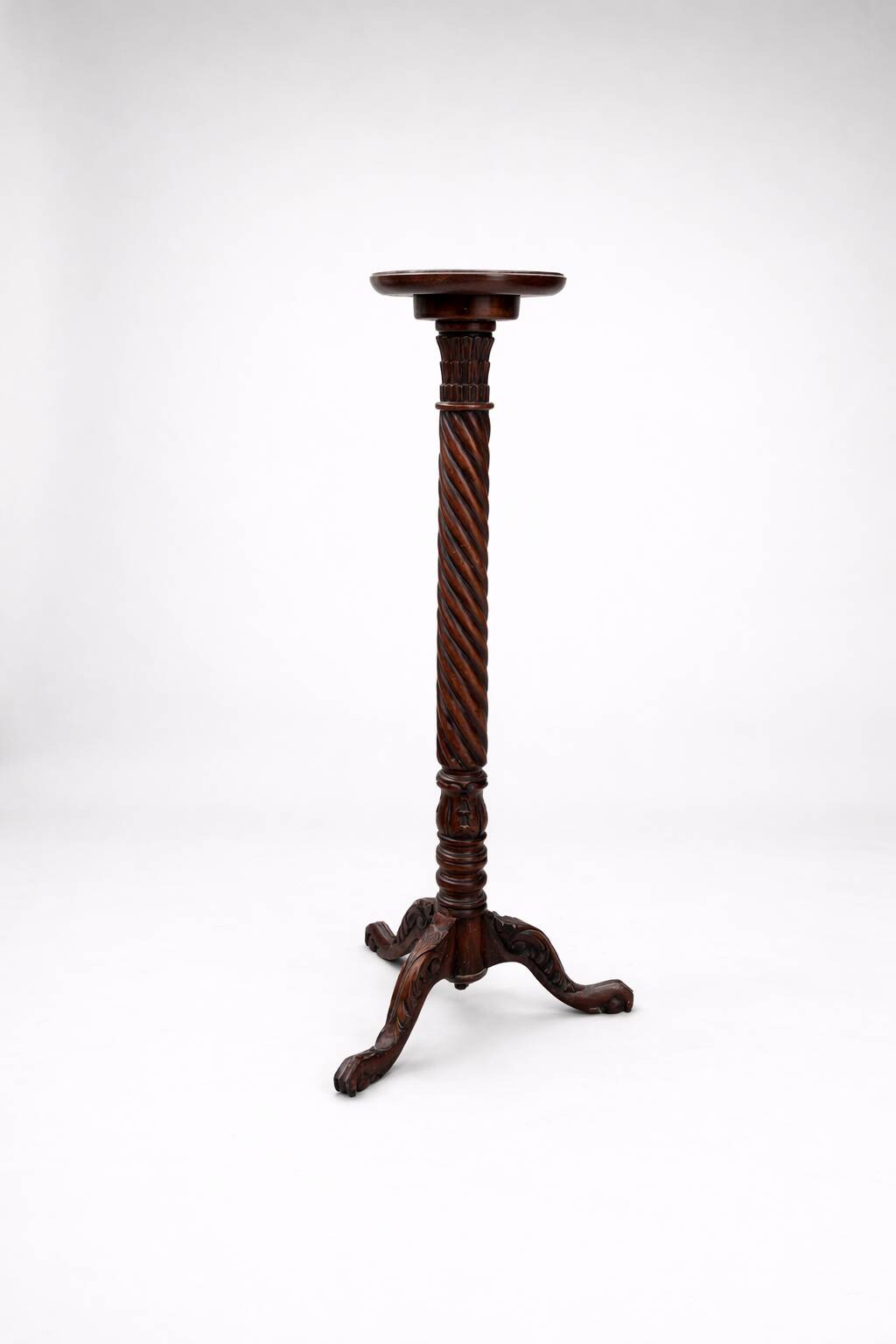 Carved wooden torchère, twisted column – Louis XIII style – XI
