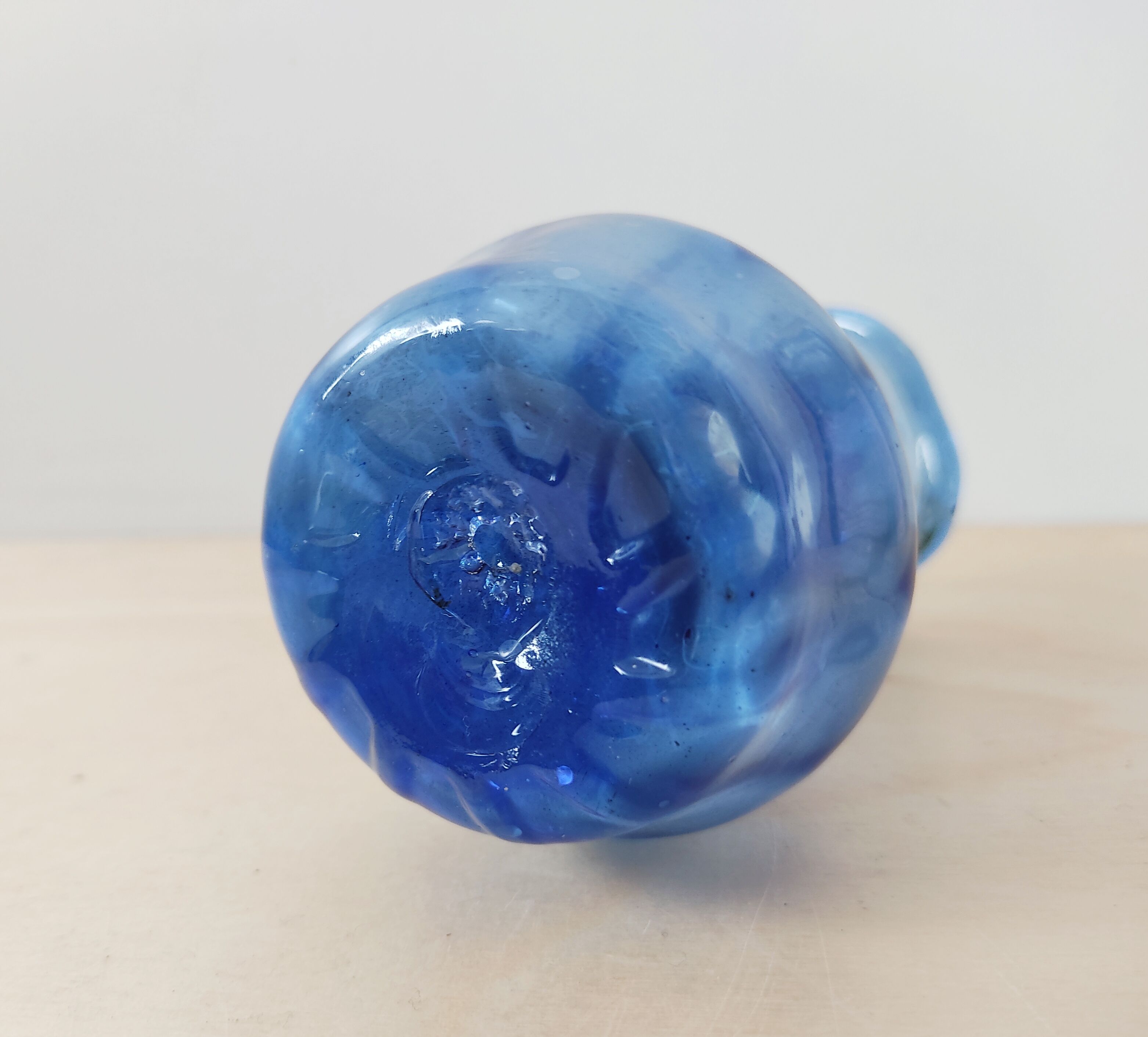 Vase in blown blue glass