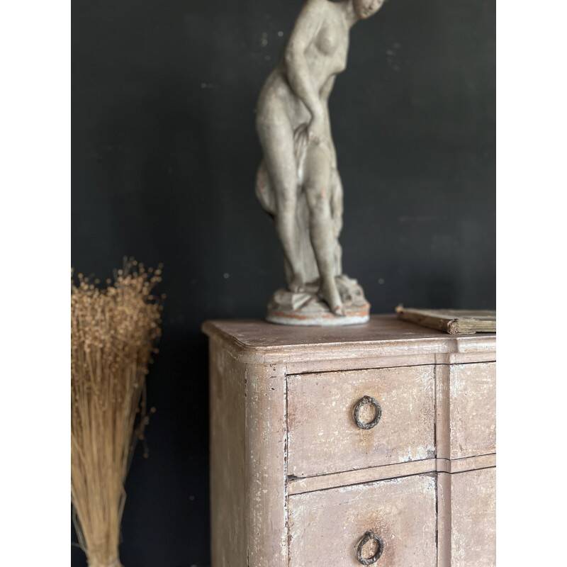 Distressed chest of drawers