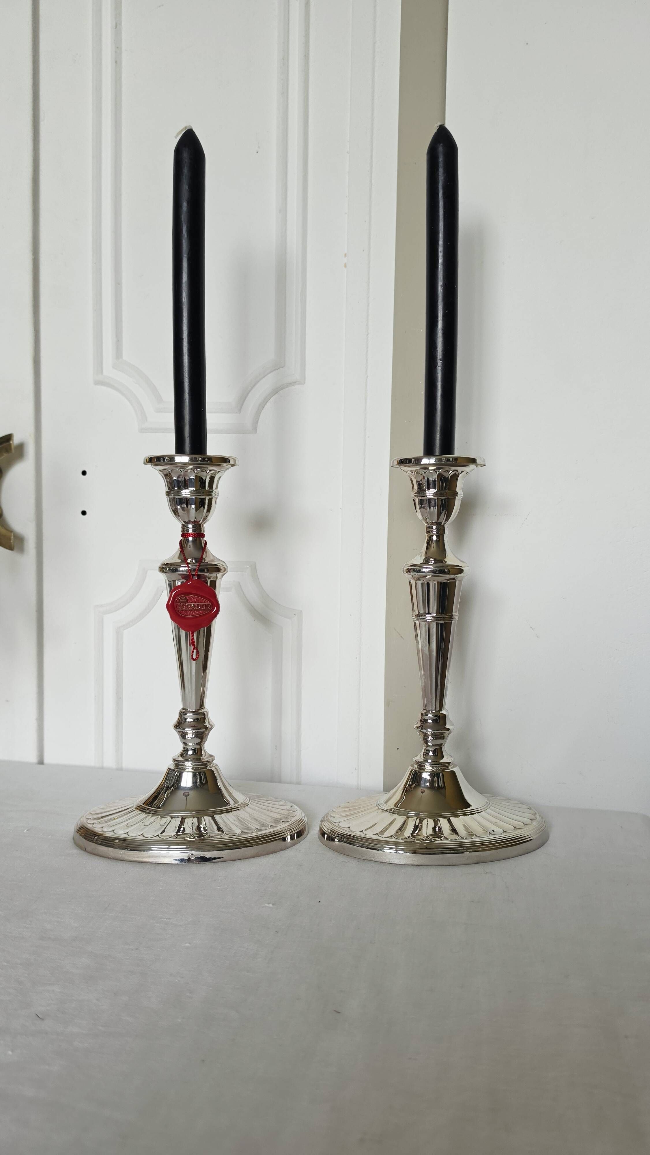 Elegant pair of candlesticks from the prestigious Spanish house Pedro Du.