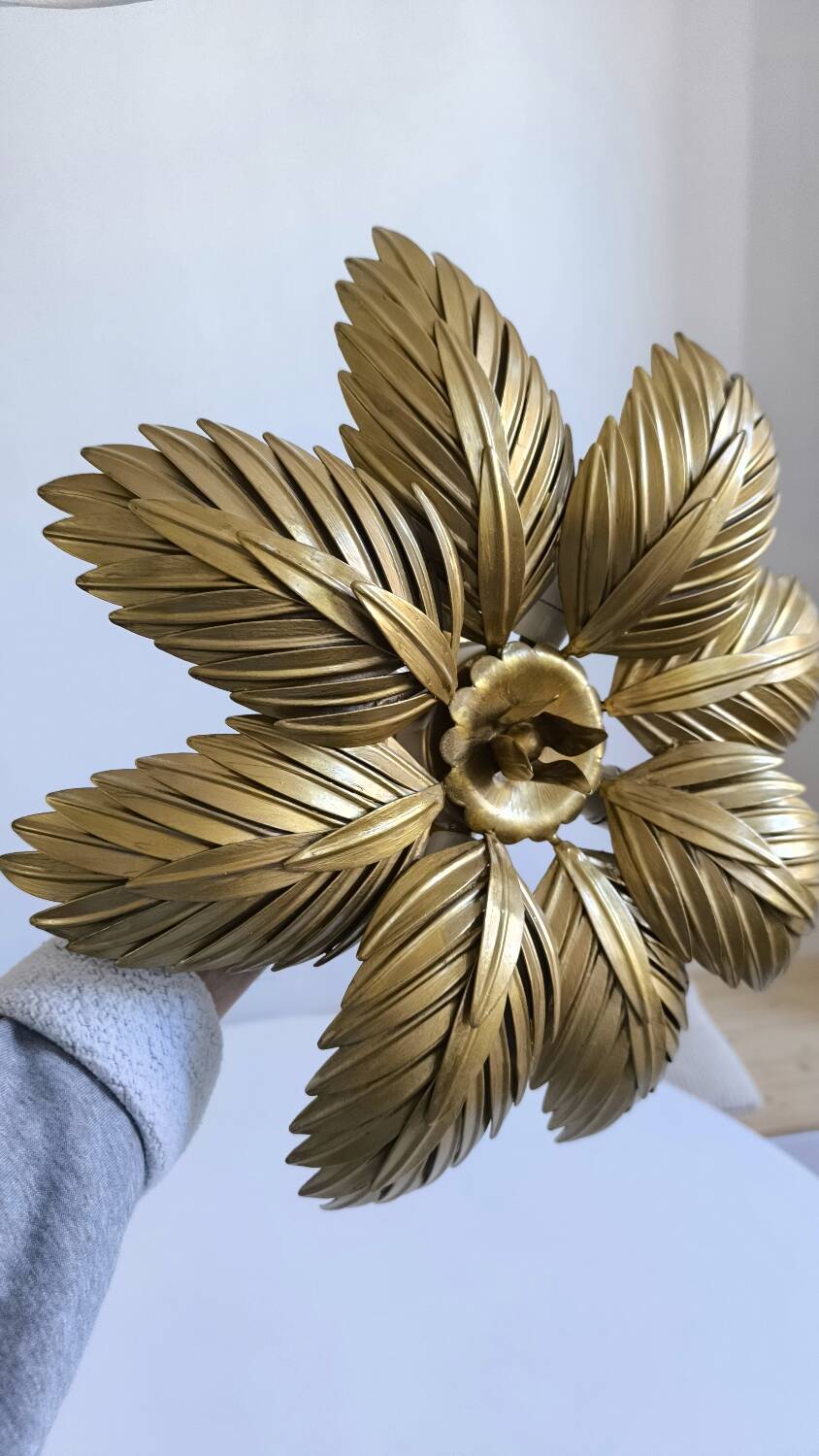 Gold metal flower wall light
