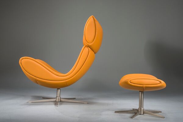 Ensemble de fauteuil Imola et repose-pieds attribué à Henrik Pedersen pour BoConcept, années 2000.